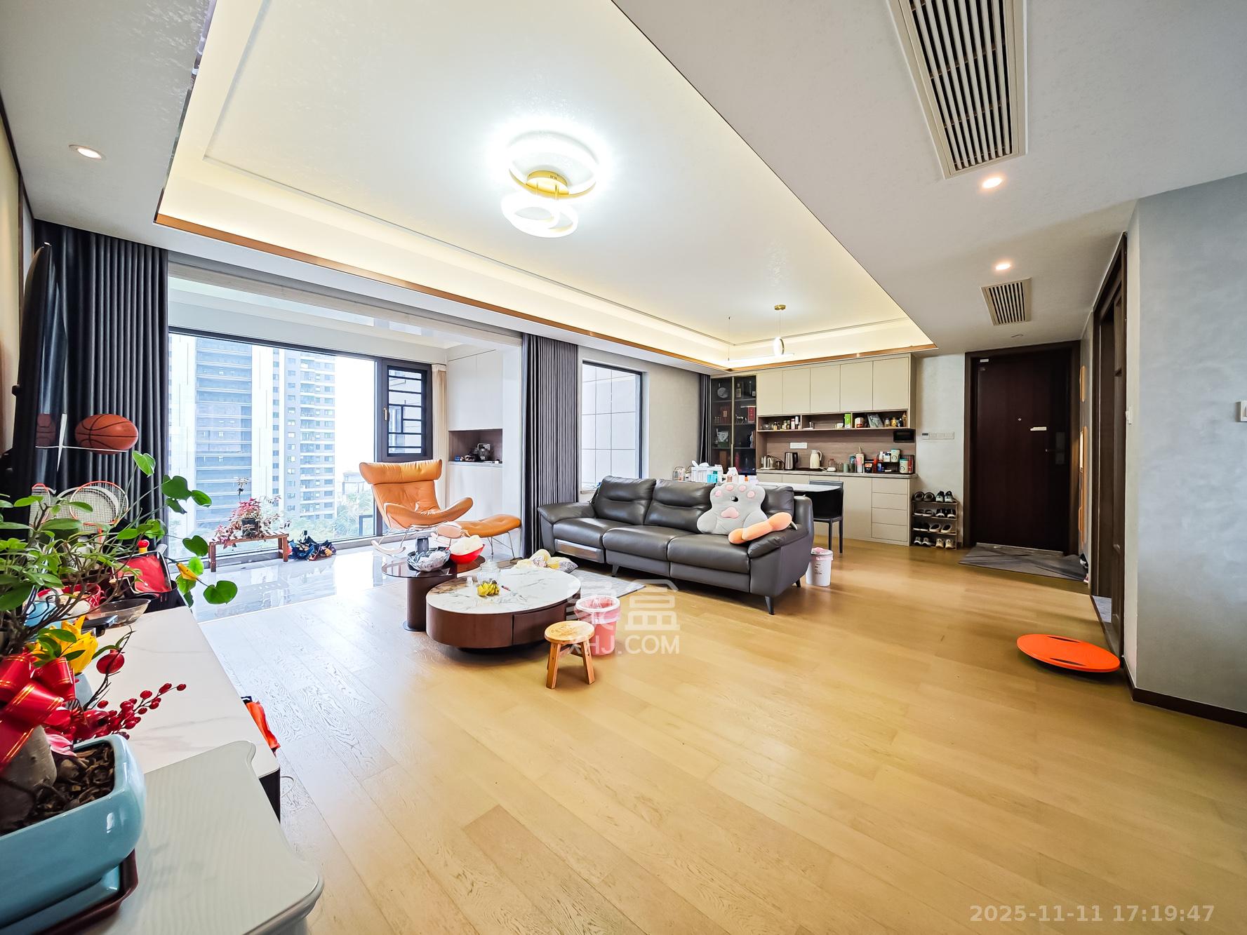 长沙万境潇湘  3室2厅2卫    135.0万