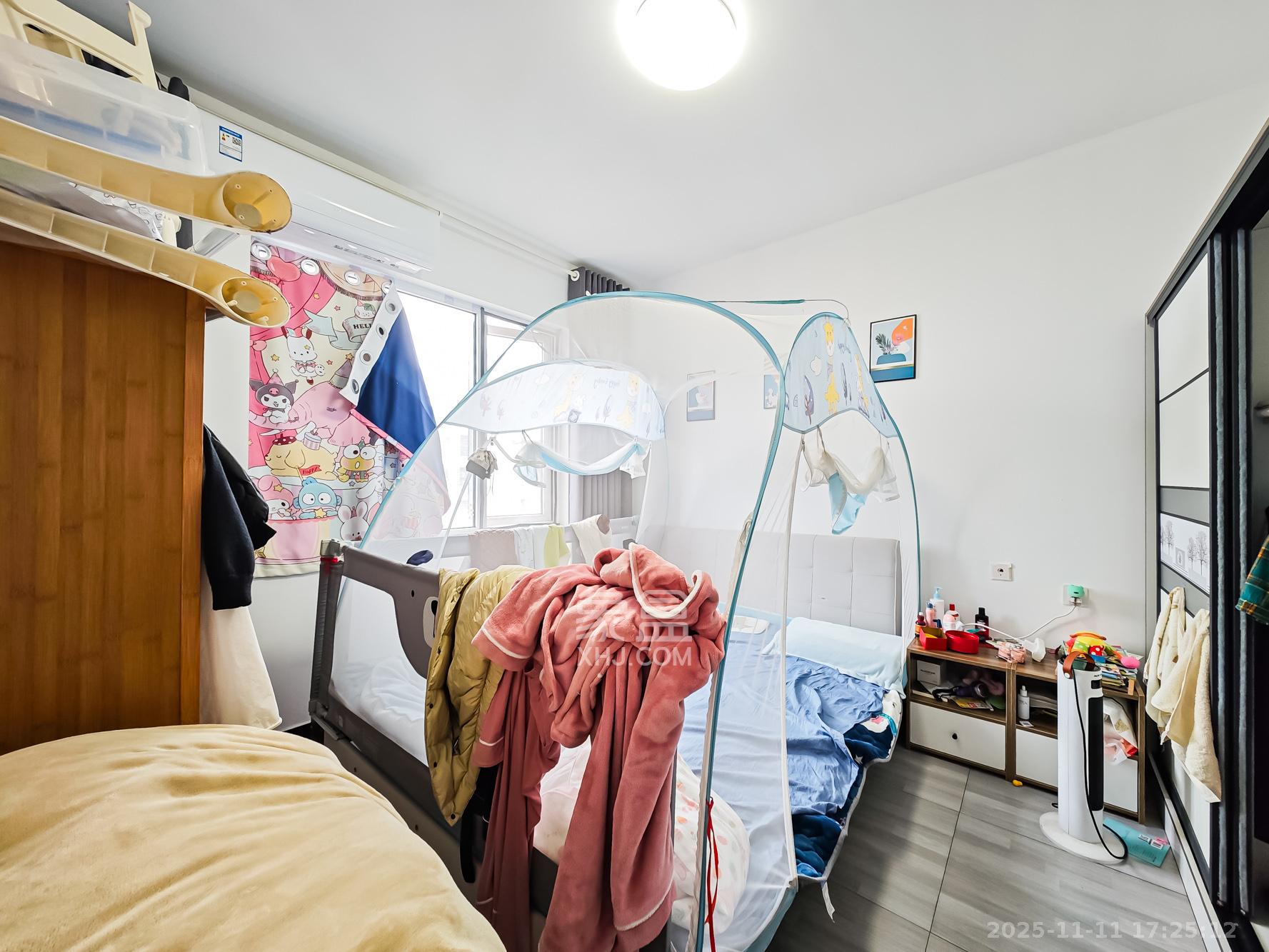 绿地海外滩一期  1室1厅1卫    55.0万卧室