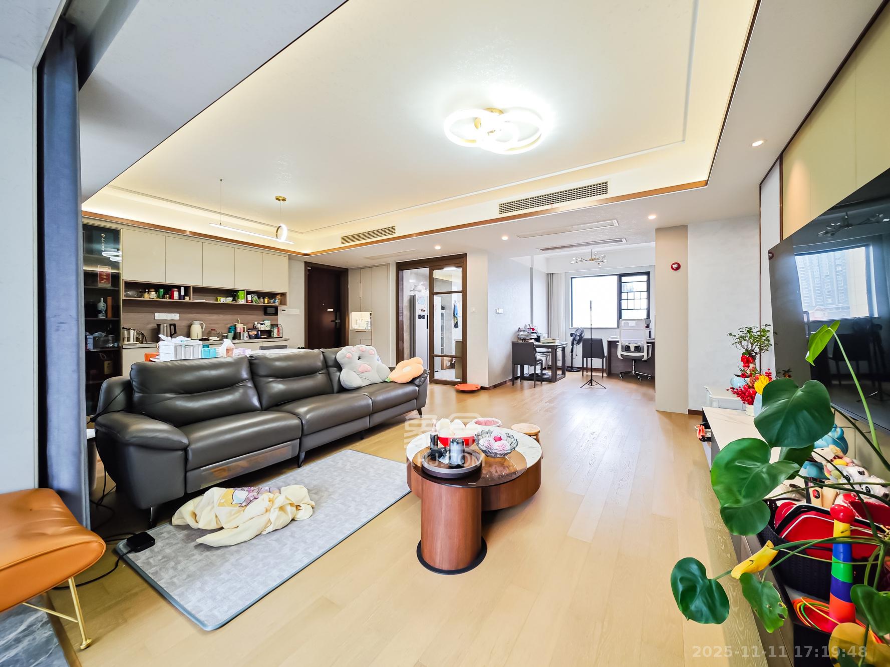 长沙万境潇湘 3室2厅2卫 135.0万 长沙万境潇湘 3室2厅2卫 135.0万客厅