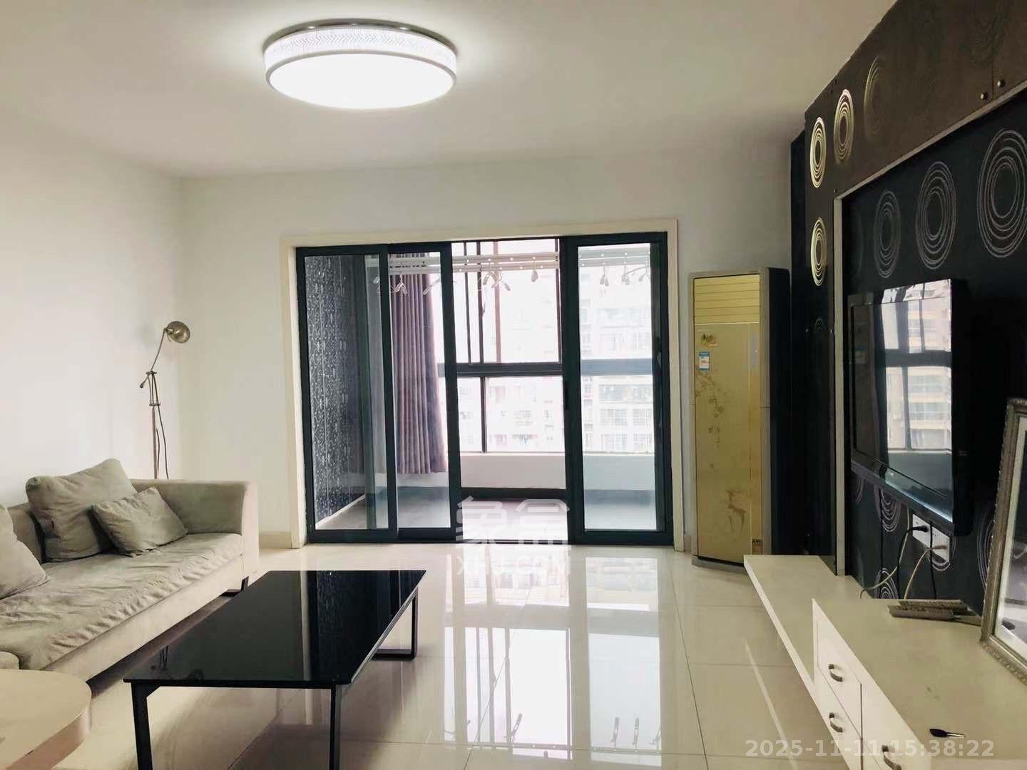 西子花苑  1室2厅1卫    2300.0元/月