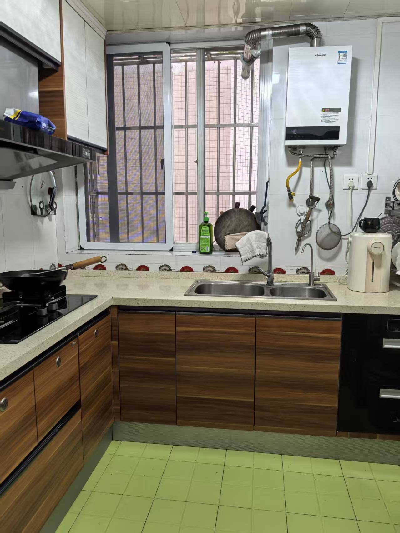 金域湾畔 4室2厅2卫 160.0万 金域湾畔 4室2厅2卫 160.0万客厅