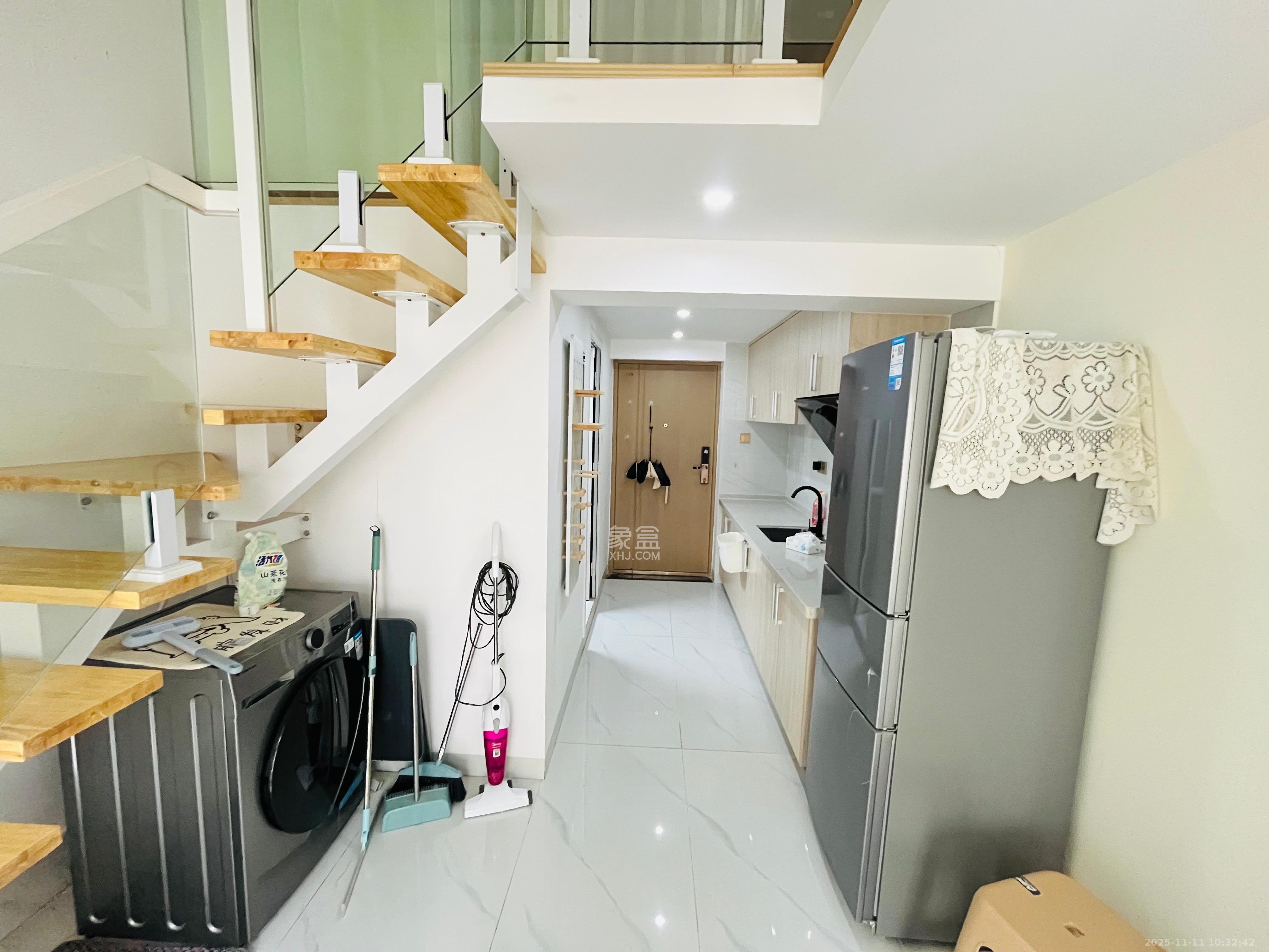 卓越江岸  2室1厅1卫    2300.0元/月室内图