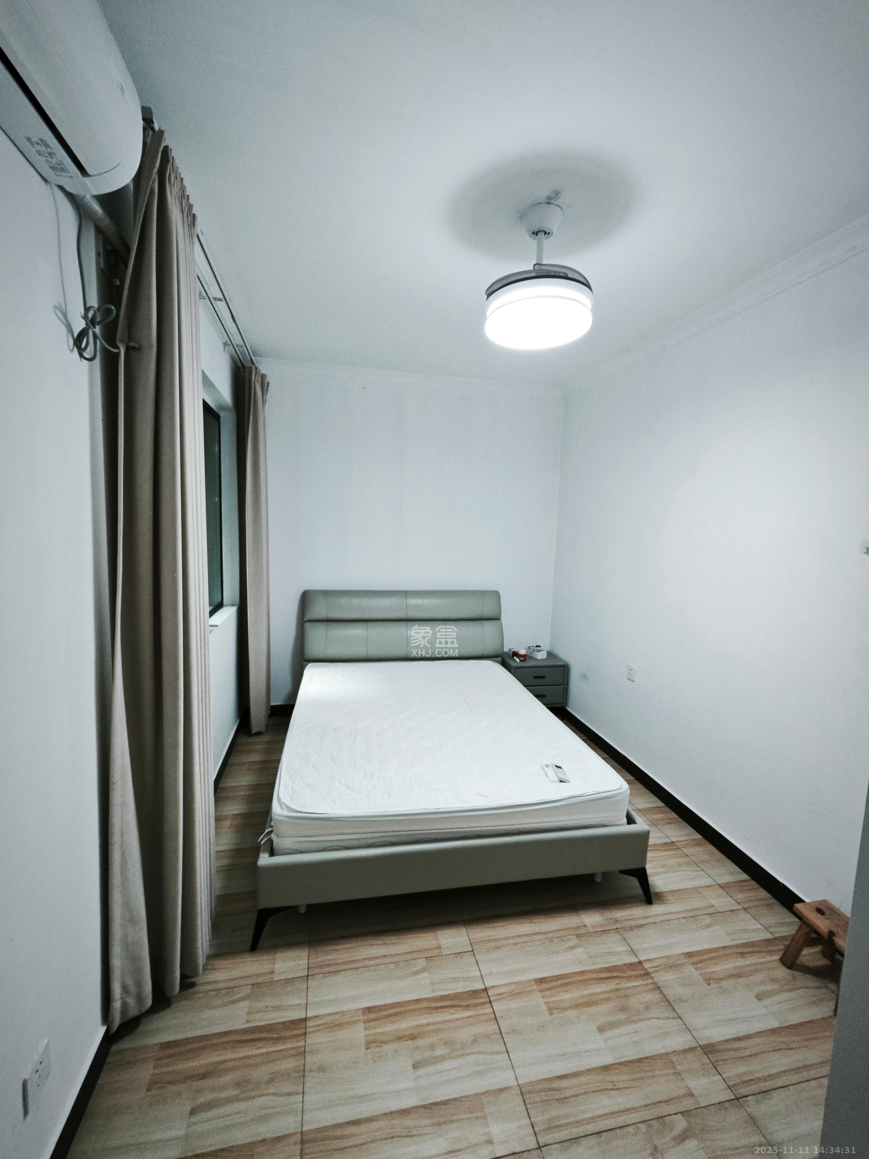 长房云时代  3室2厅1卫    1900.0元/月室内图