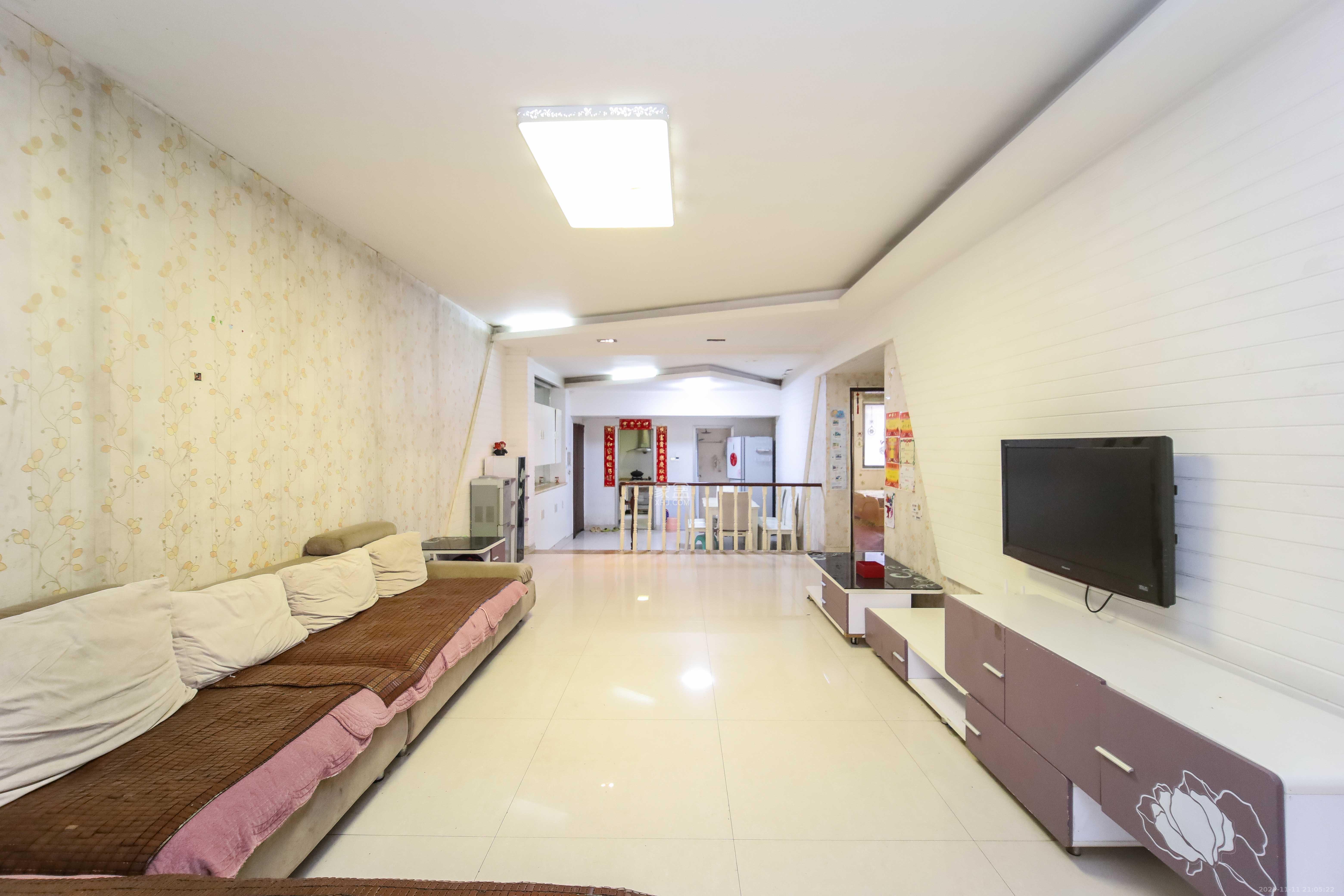 东玺门  3室2厅1卫    98.0万客厅