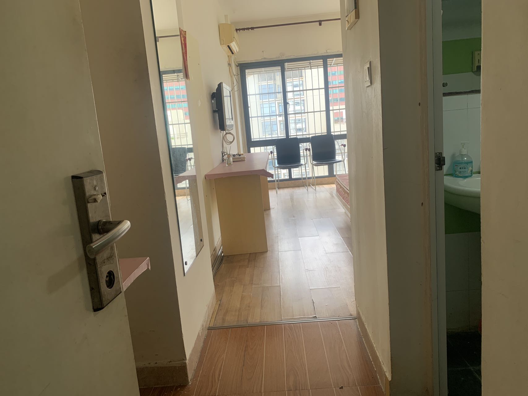 香港城 1室1厅1卫 35.0万 香港城 1室1厅1卫 35.0万客厅