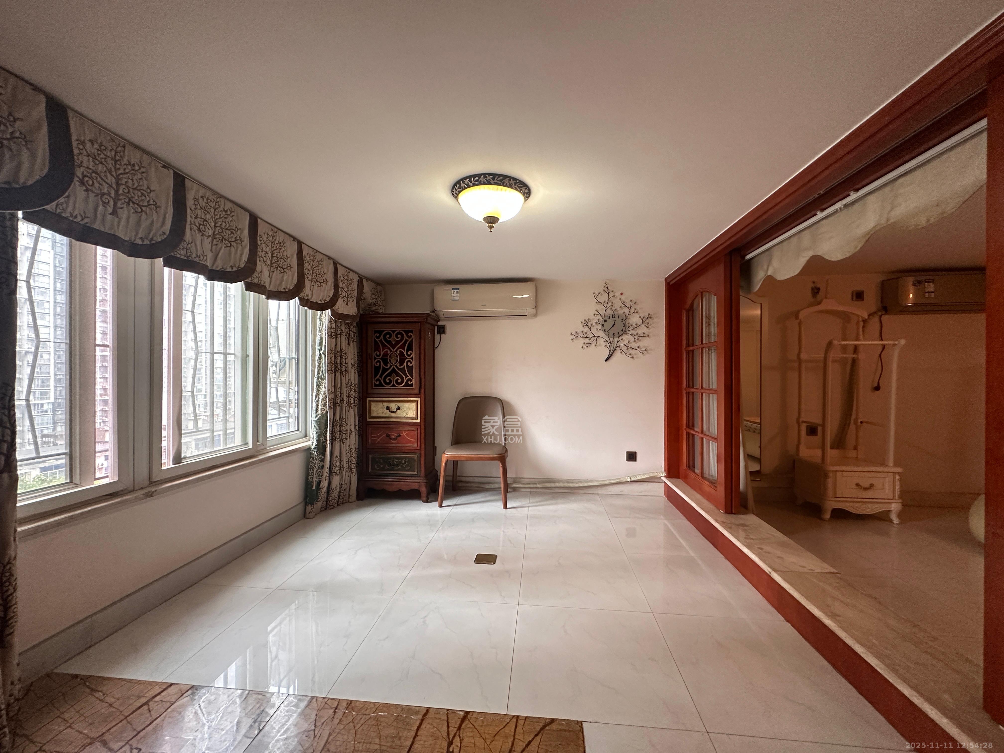 君临天厦  4室2厅2卫    8000.0元/月室内图