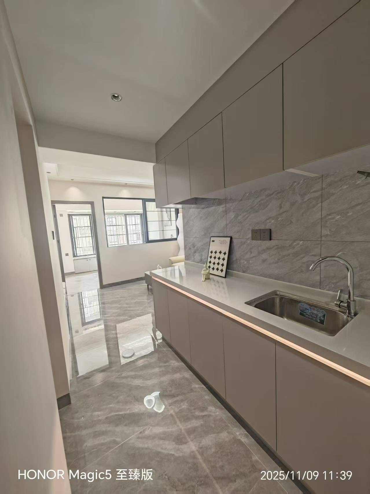 香港城  1室1厅1卫    39.0万客厅