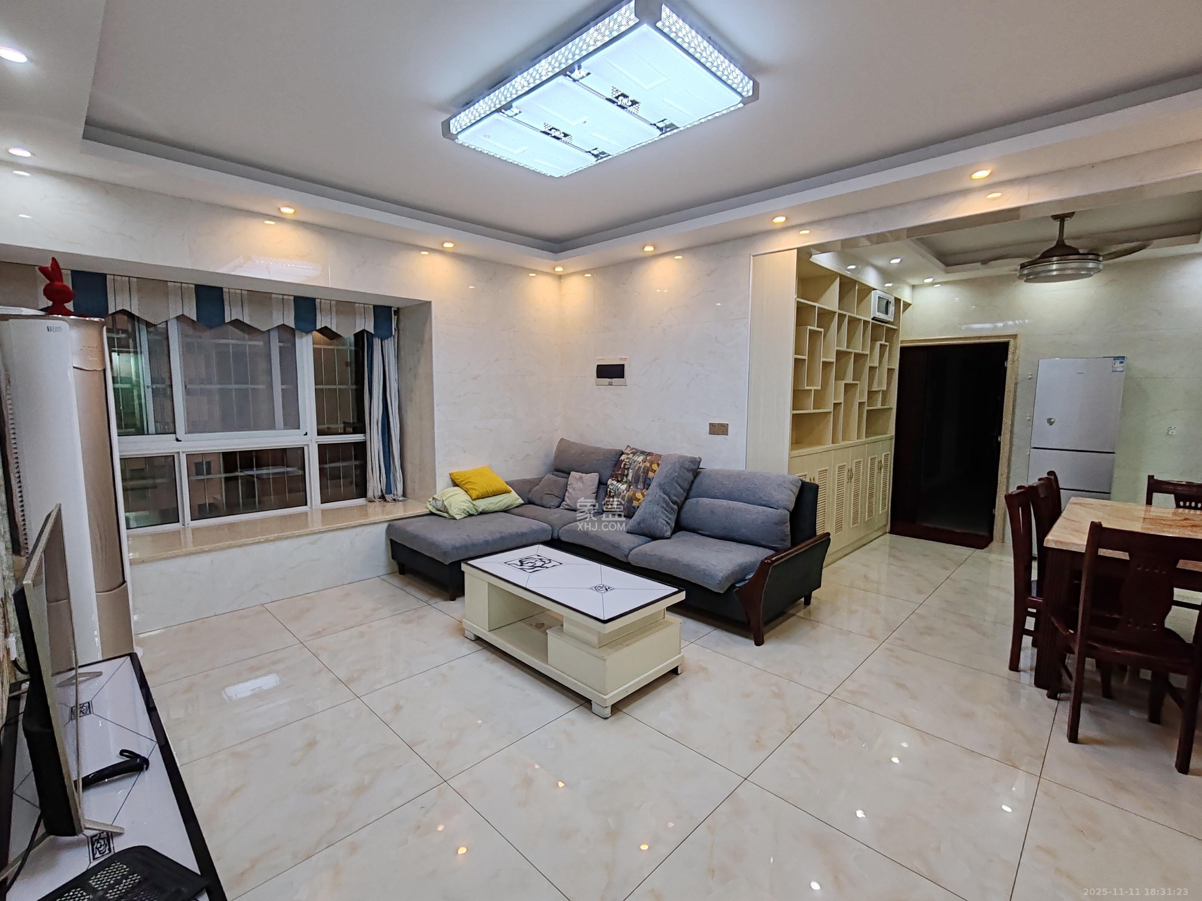 家兴苑  3室2厅2卫    2300.0元/月室内图