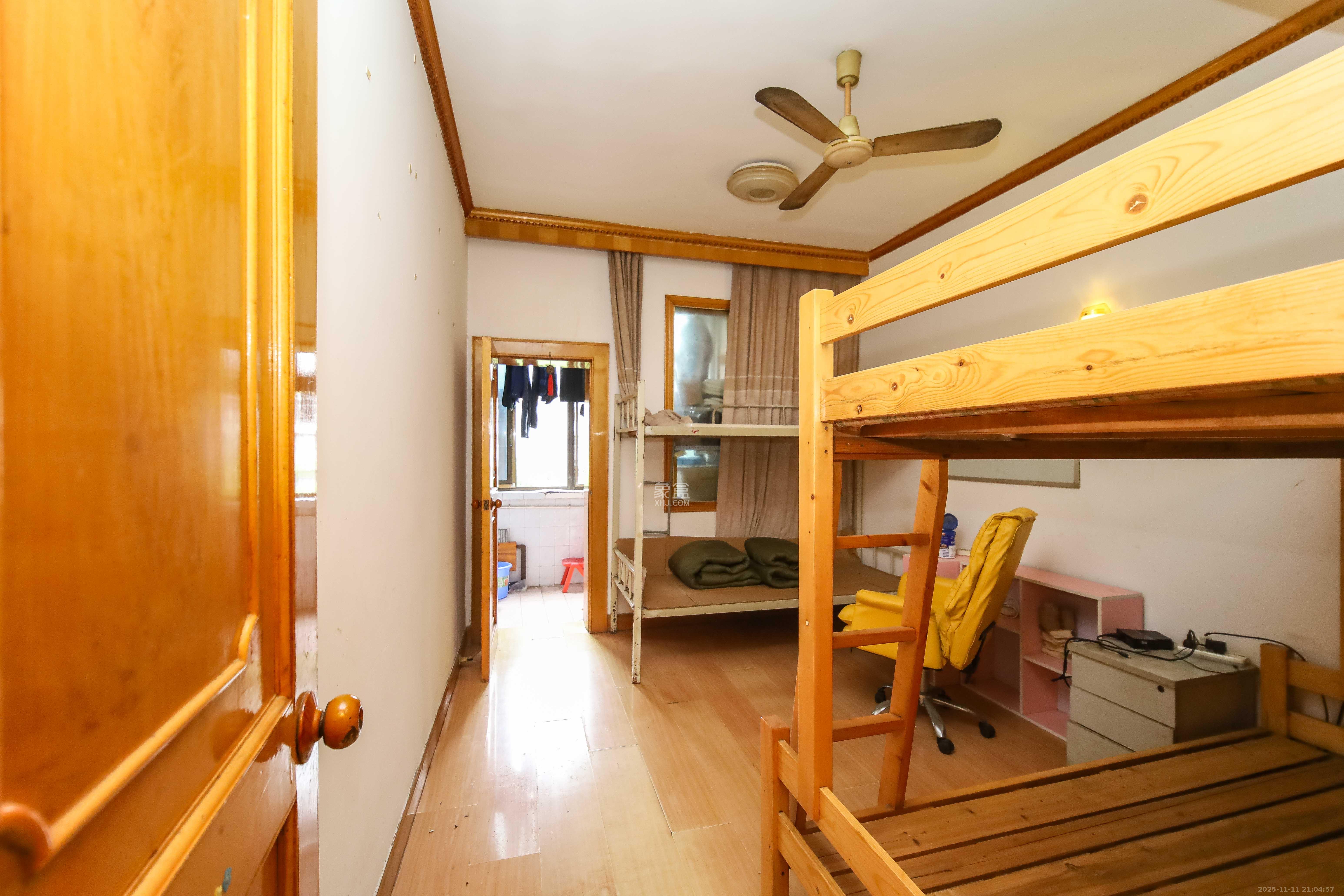 火星建设局宿舍  3室2厅1卫    38.0万卧室