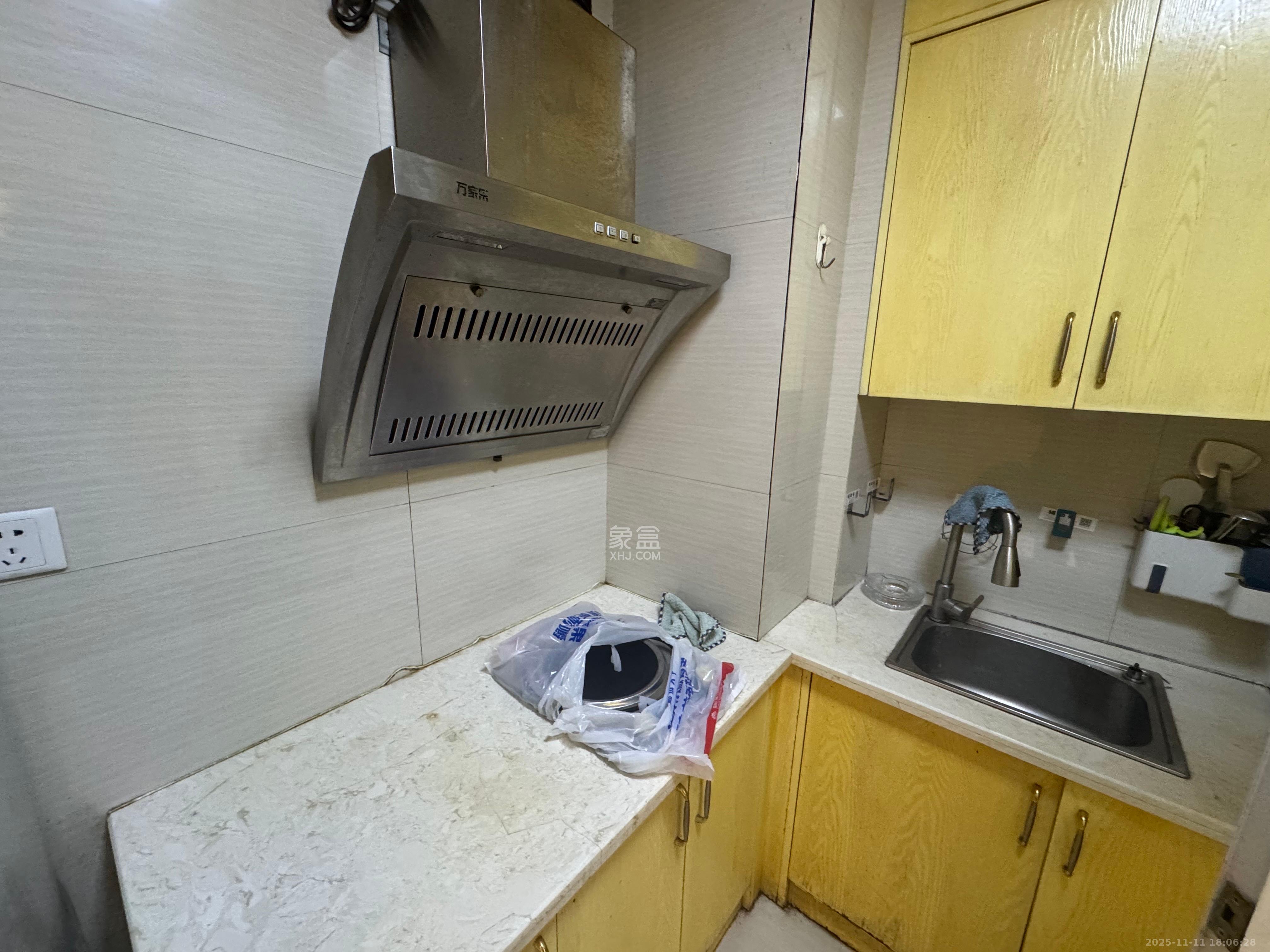 红树湾  1室1厅1卫    1300.0元/月室内图