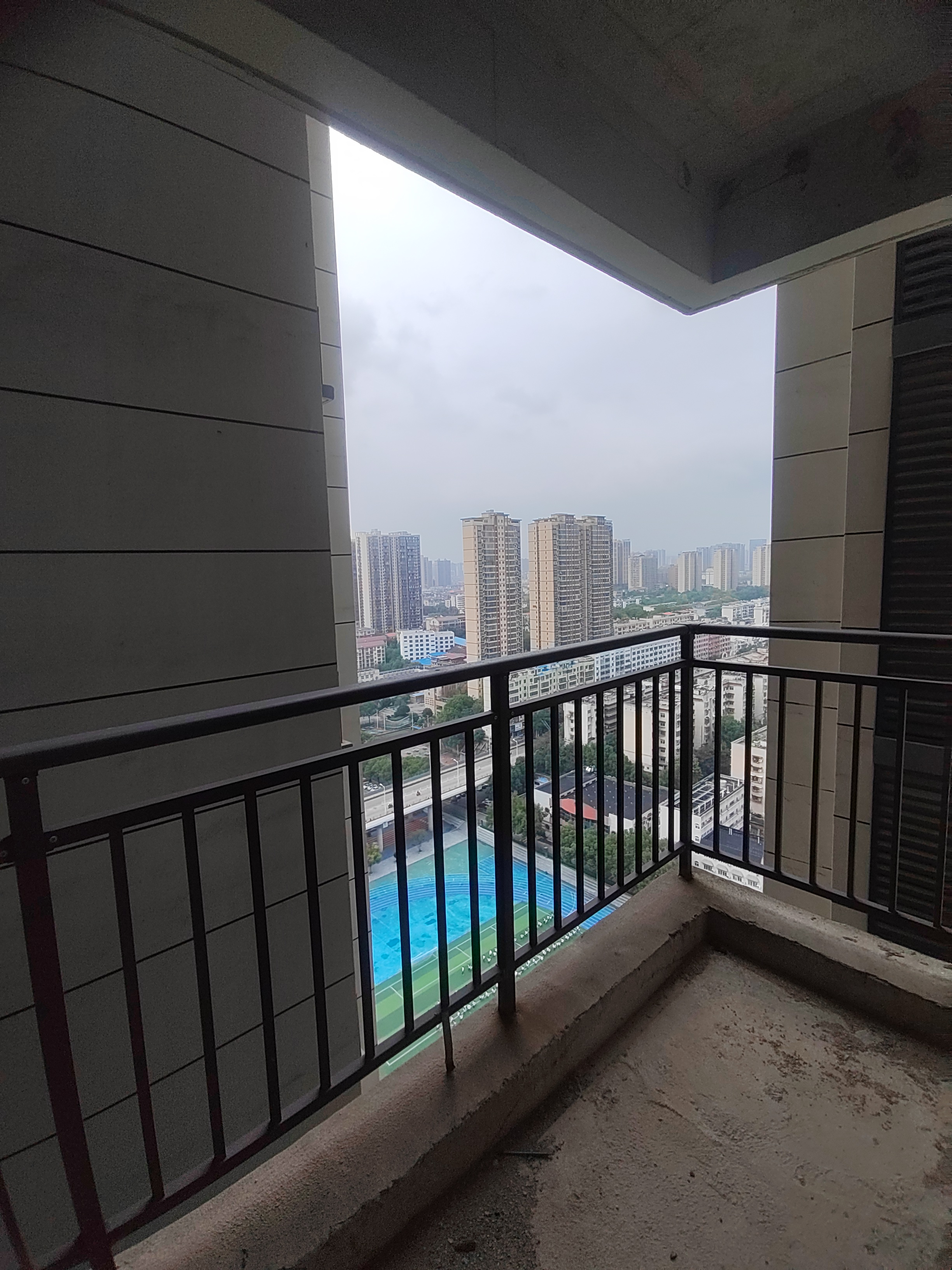 青春里 5室2厅2卫 145.8万 青春里 5室2厅2卫 145.8万客厅