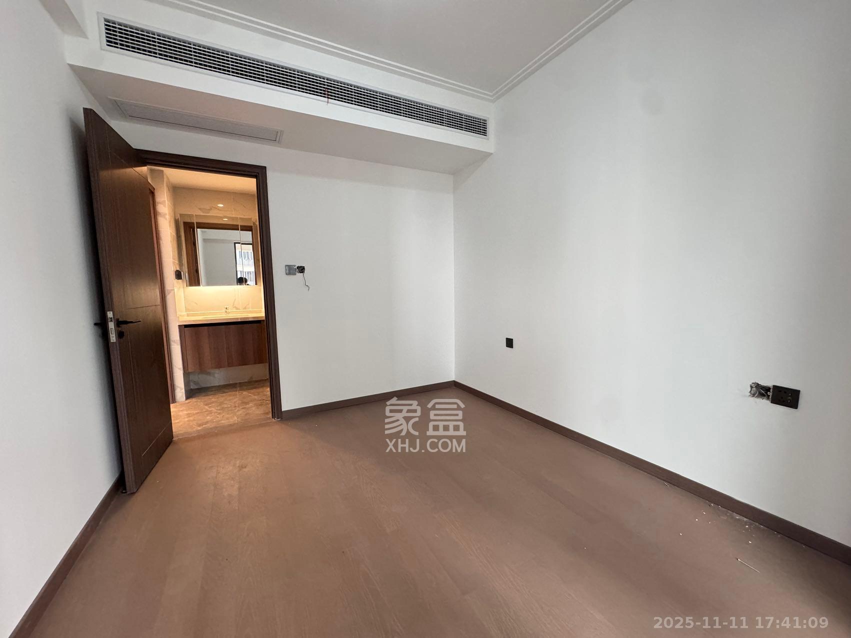 绿地V岛  3室2厅2卫    3300.0元/月室内图