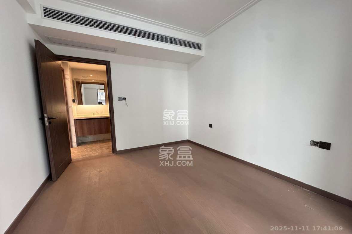 绿地V岛 3室2厅2卫 3300.0元/月 绿地V岛 3室2厅2卫 3300.0元/月室内图