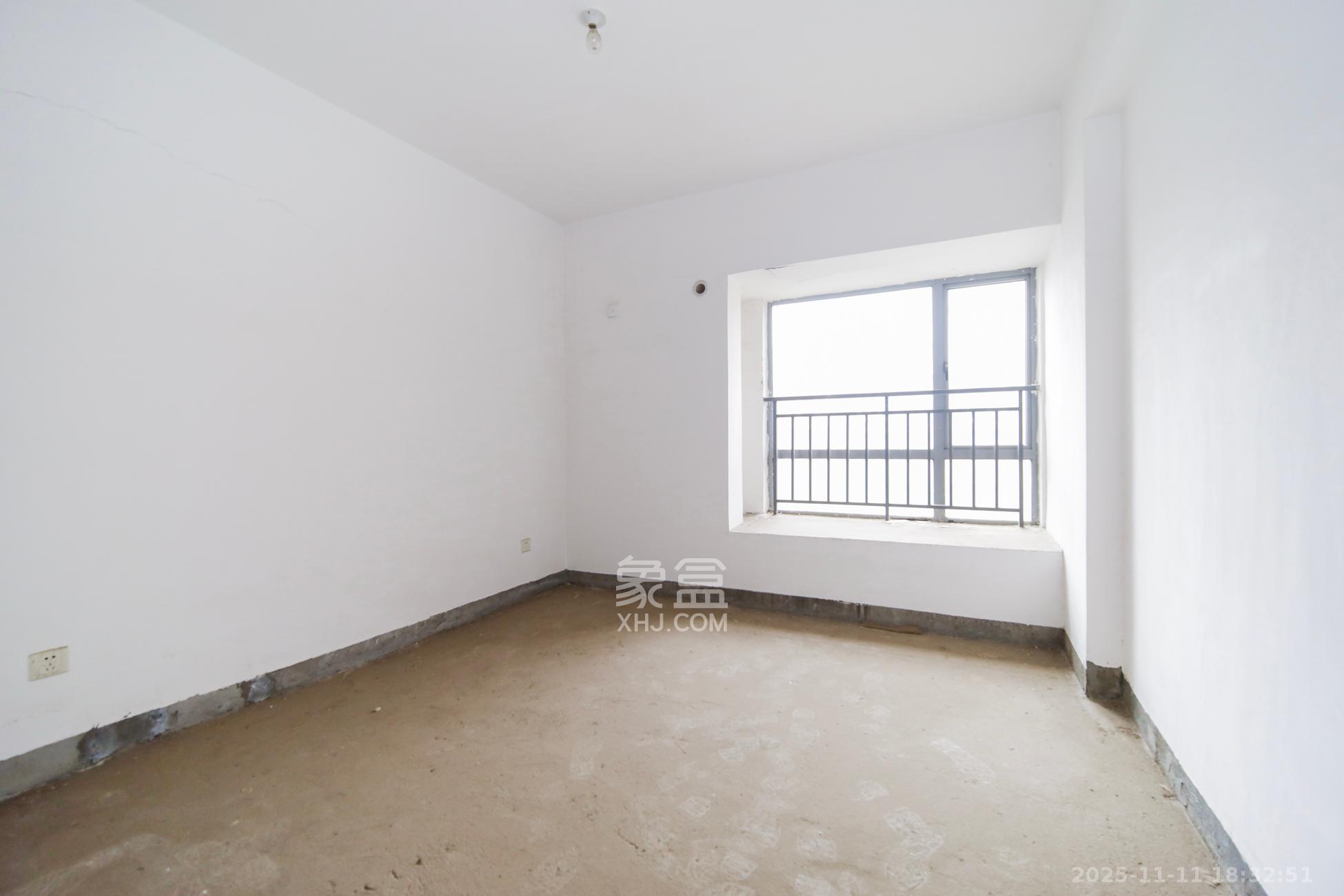 上海城小区  4室2厅2卫    138.0万卧室