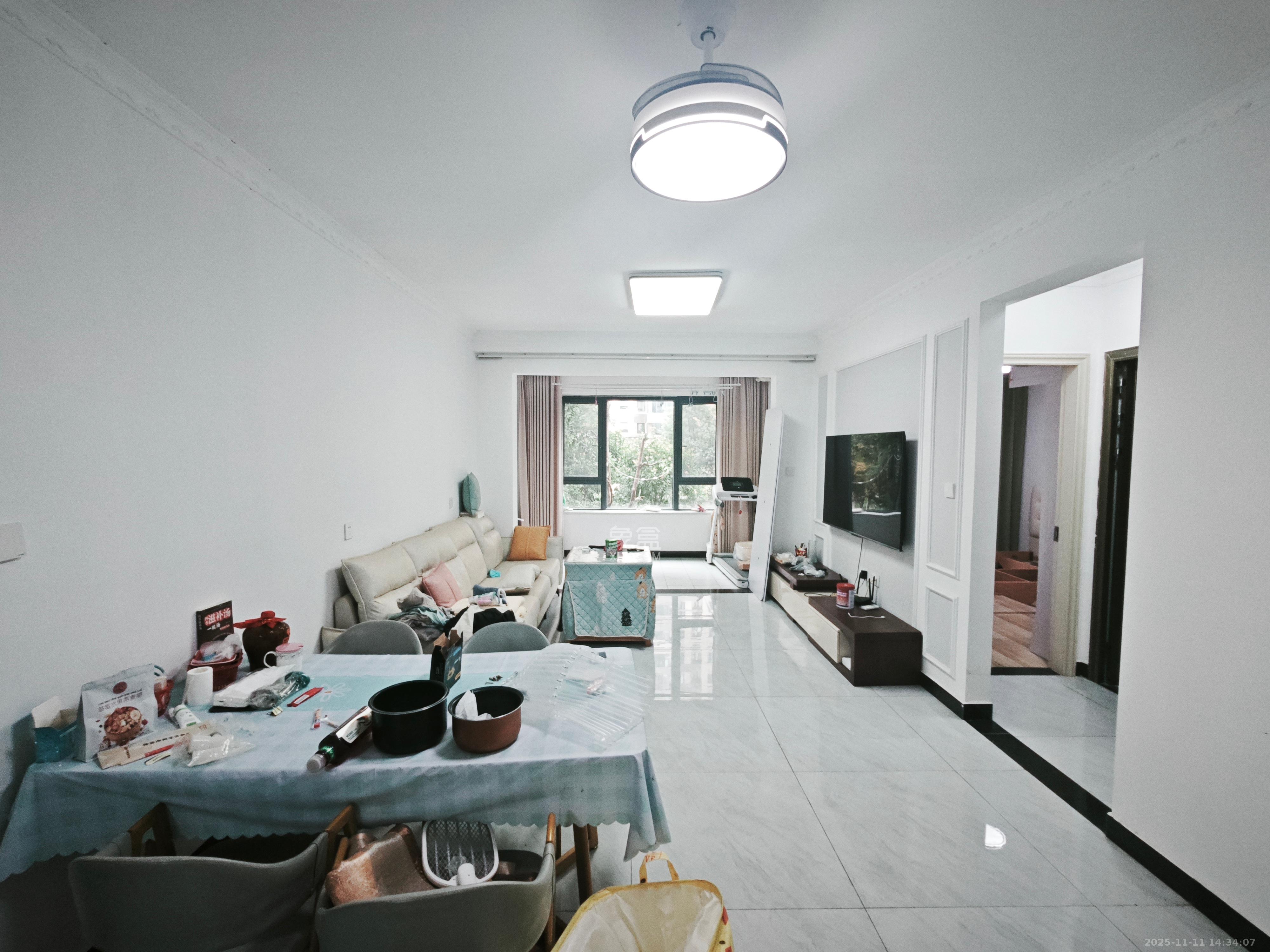 长房云时代  3室2厅1卫    1900.0元/月室内图