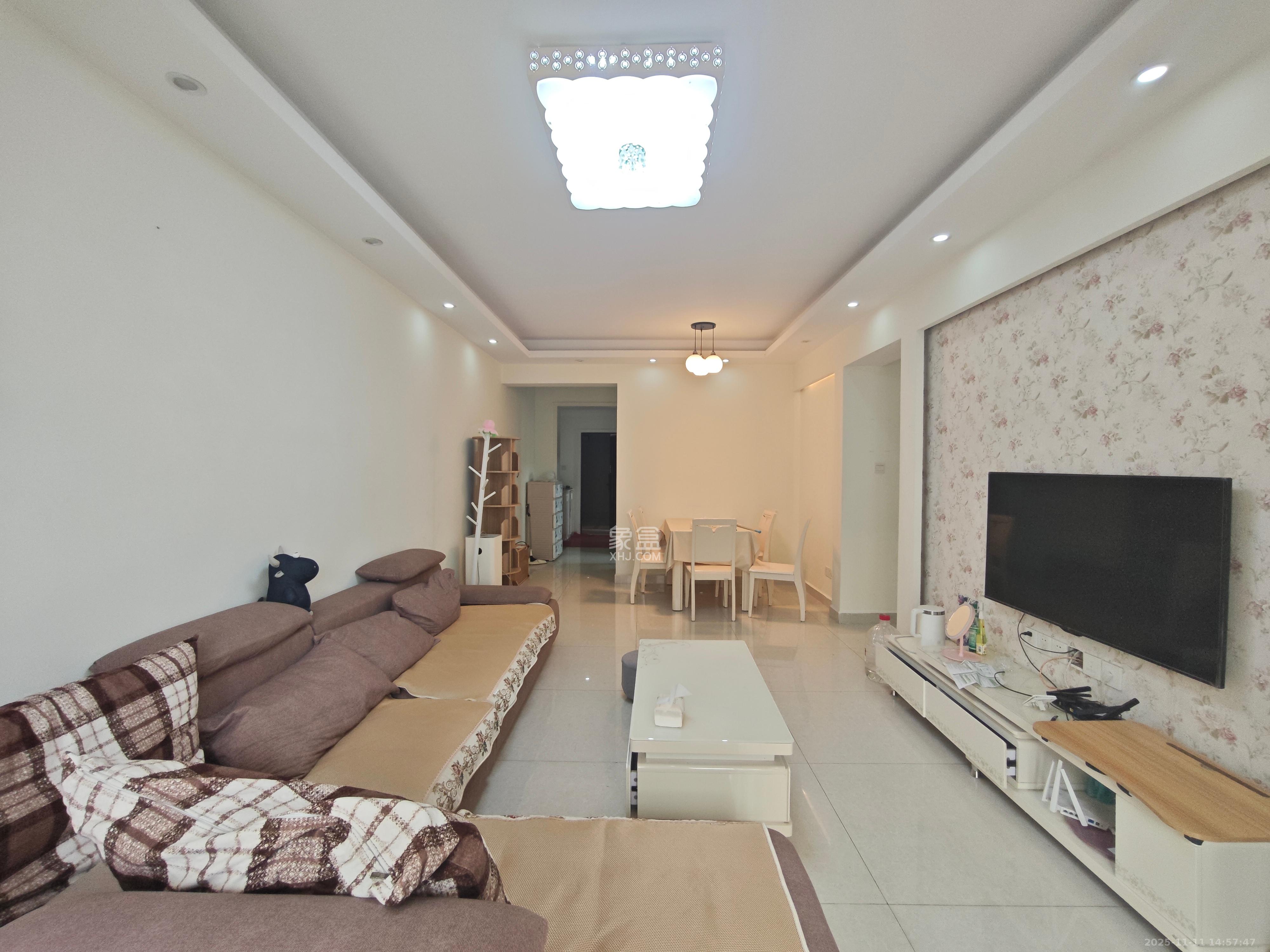 米兰春天  3室2厅1卫    2200.0元/月