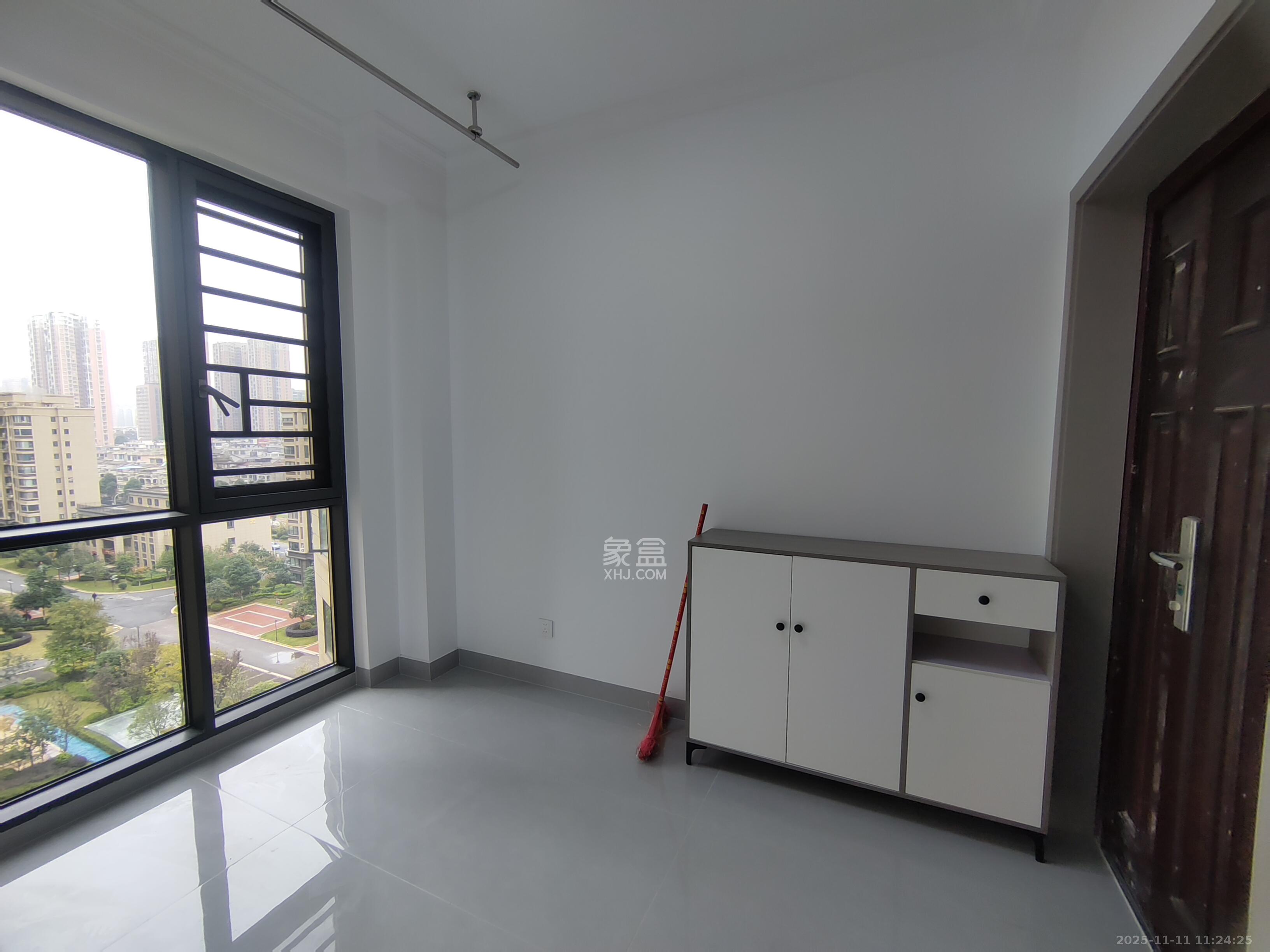 明发阅江悦府  3室2厅1卫    2400.0元/月室内图