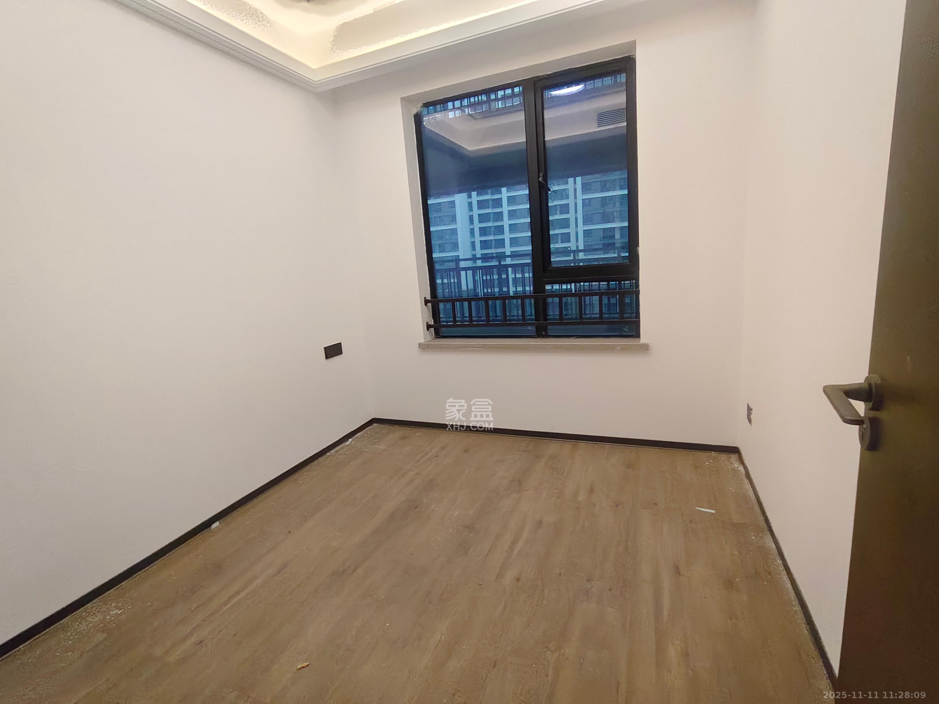 荣盛锦绣学府  3室2厅2卫    2500.0元/月室内图