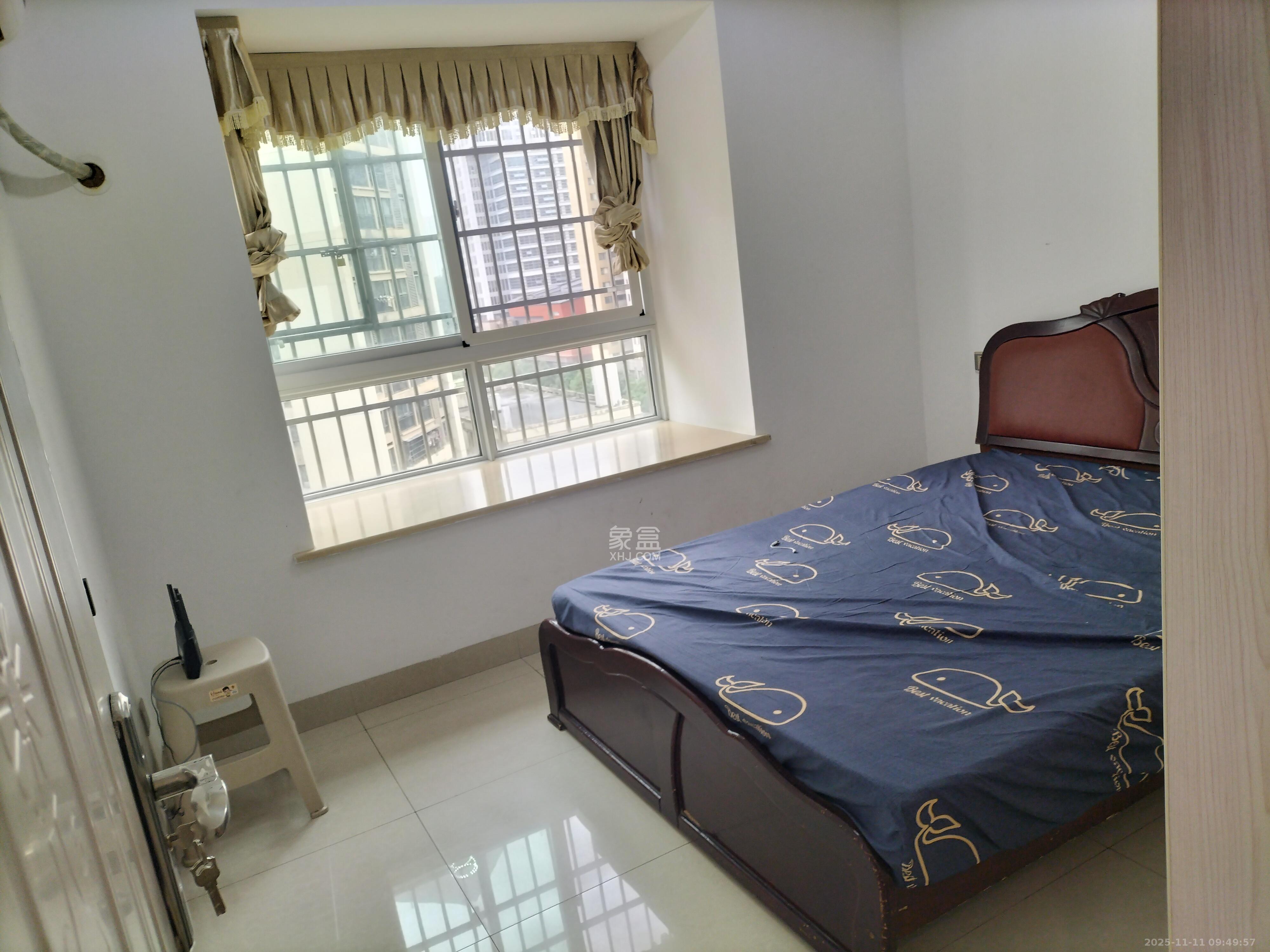 骑龙安置小区  3室2厅2卫    2400.0元/月室内图