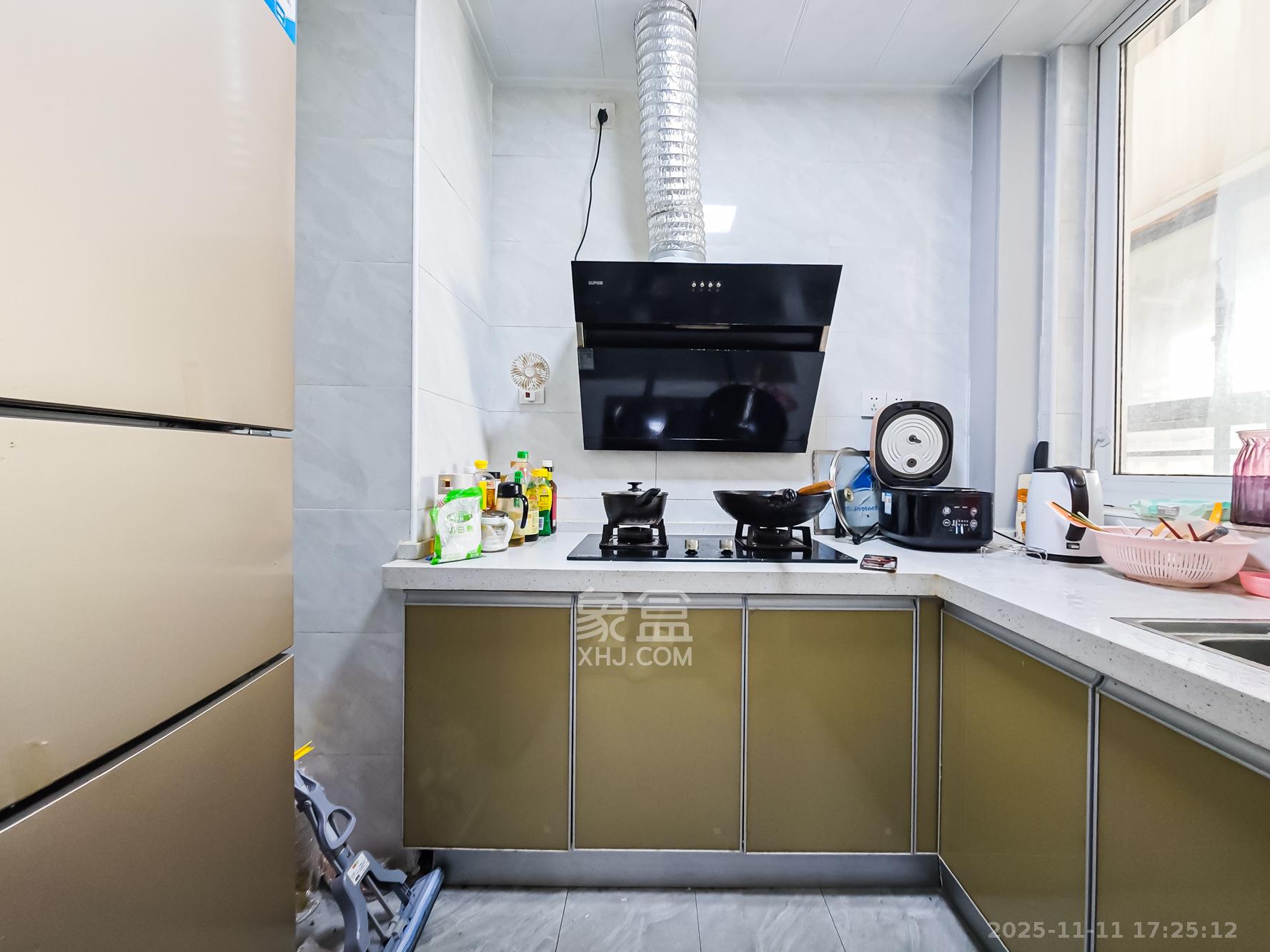 绿地海外滩一期  1室1厅1卫    55.0万厨房