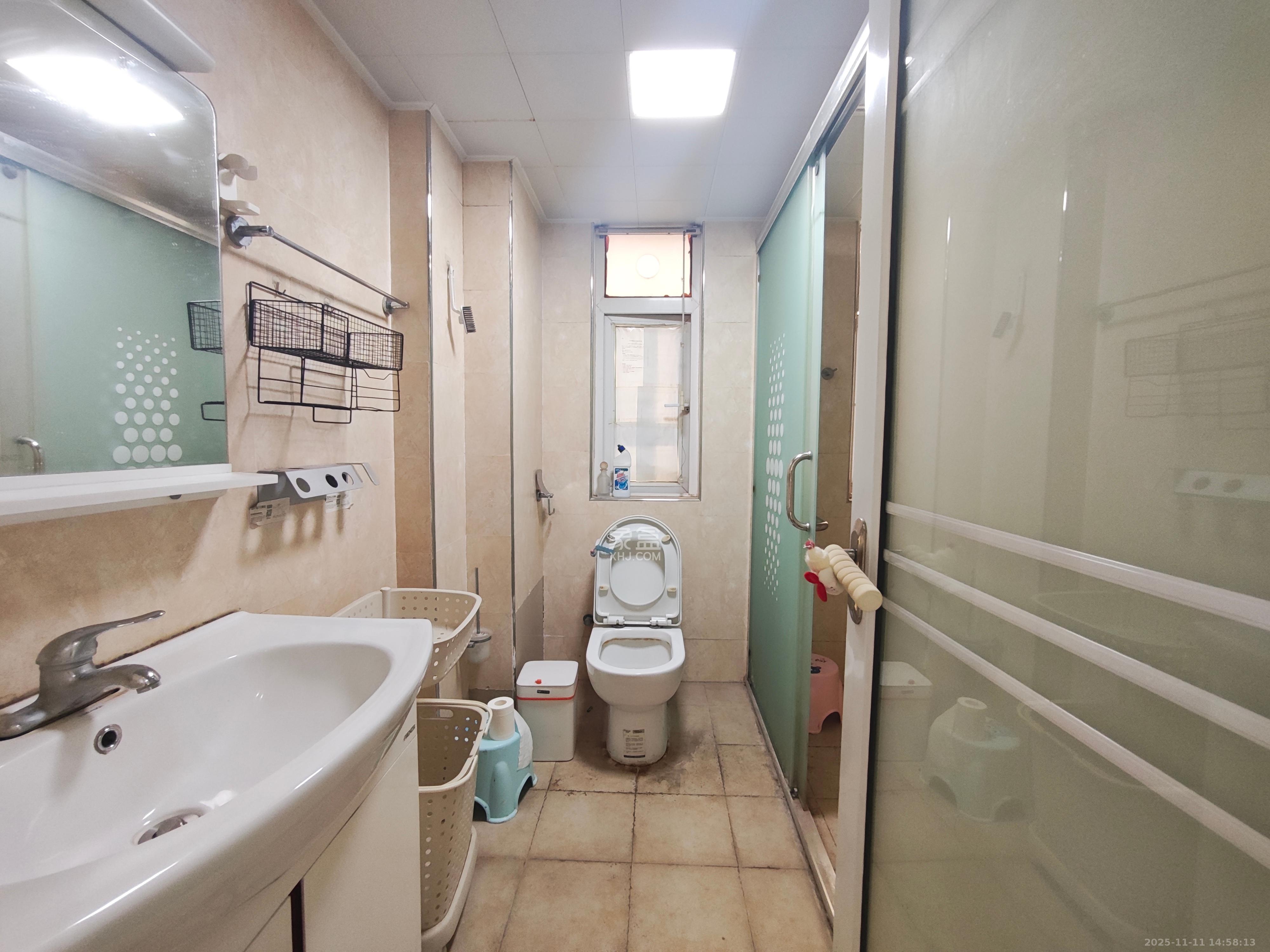 米兰春天  3室2厅1卫    2200.0元/月室内图