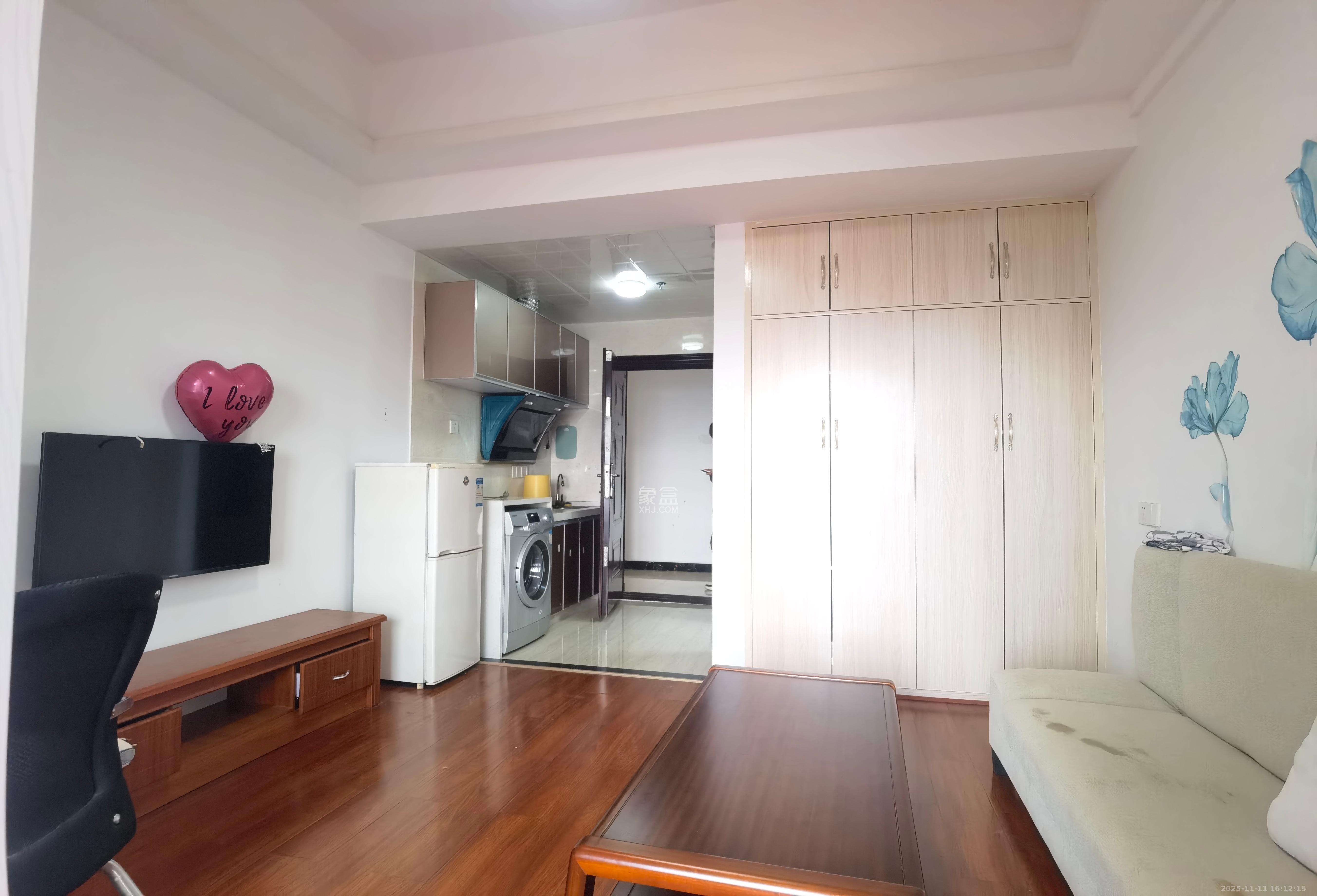 明大佳园  1室1厅1卫    1600.0元/月室内图