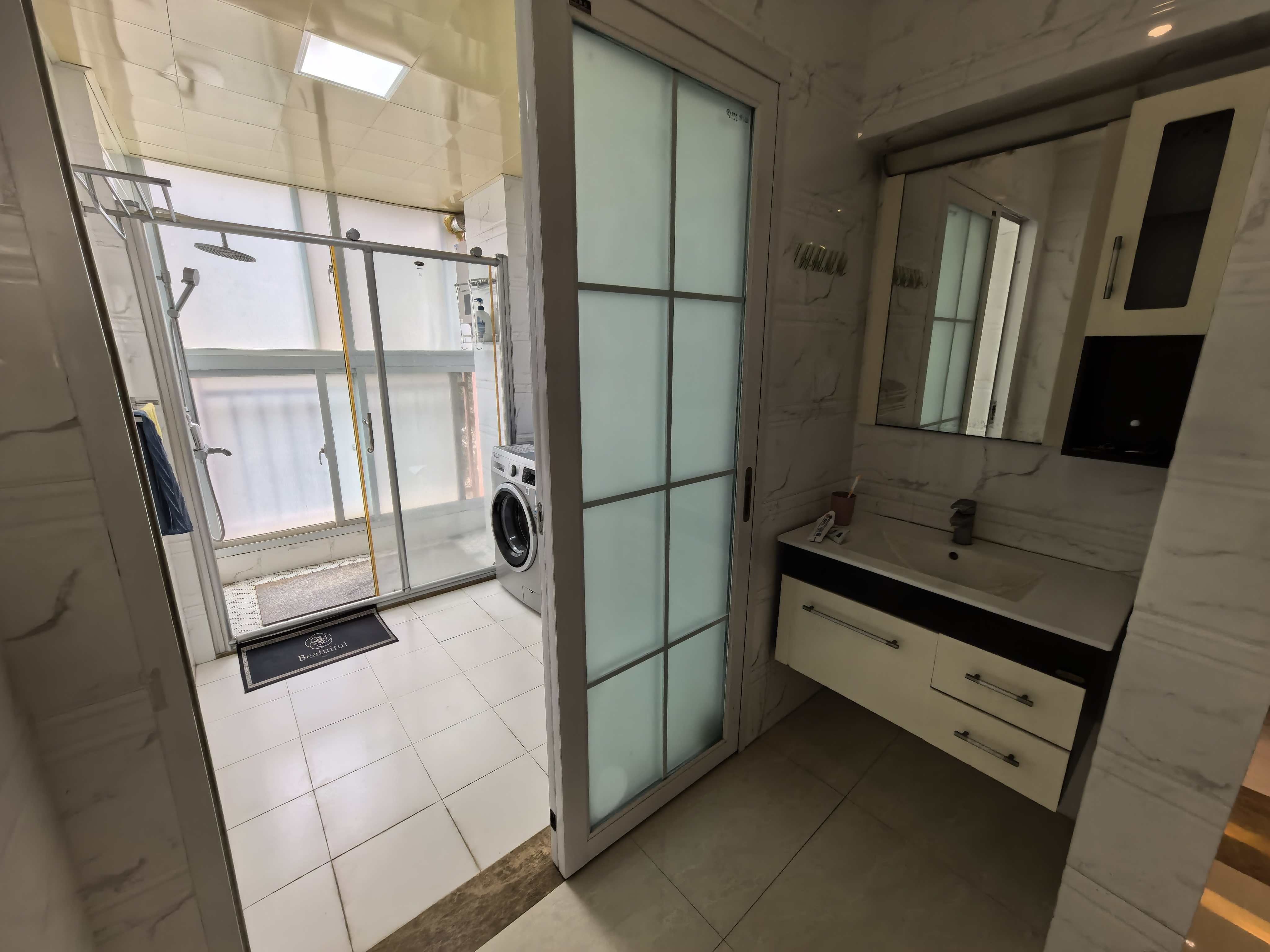 天上人间 4室2厅2卫 3000.0元/月 天上人间 4室2厅2卫 3000.0元/月室内图