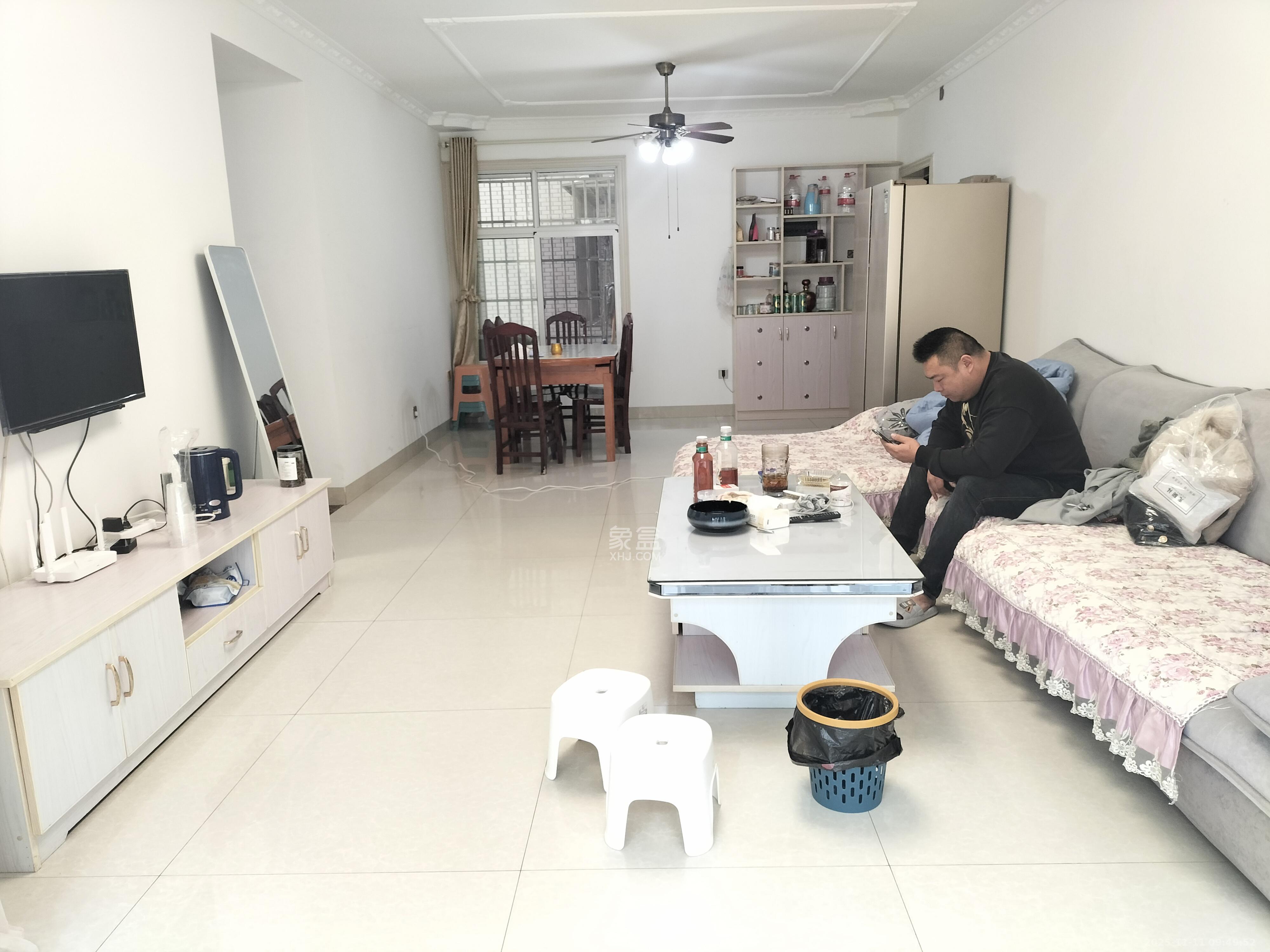 骑龙安置小区  3室2厅2卫    2400.0元/月室内图