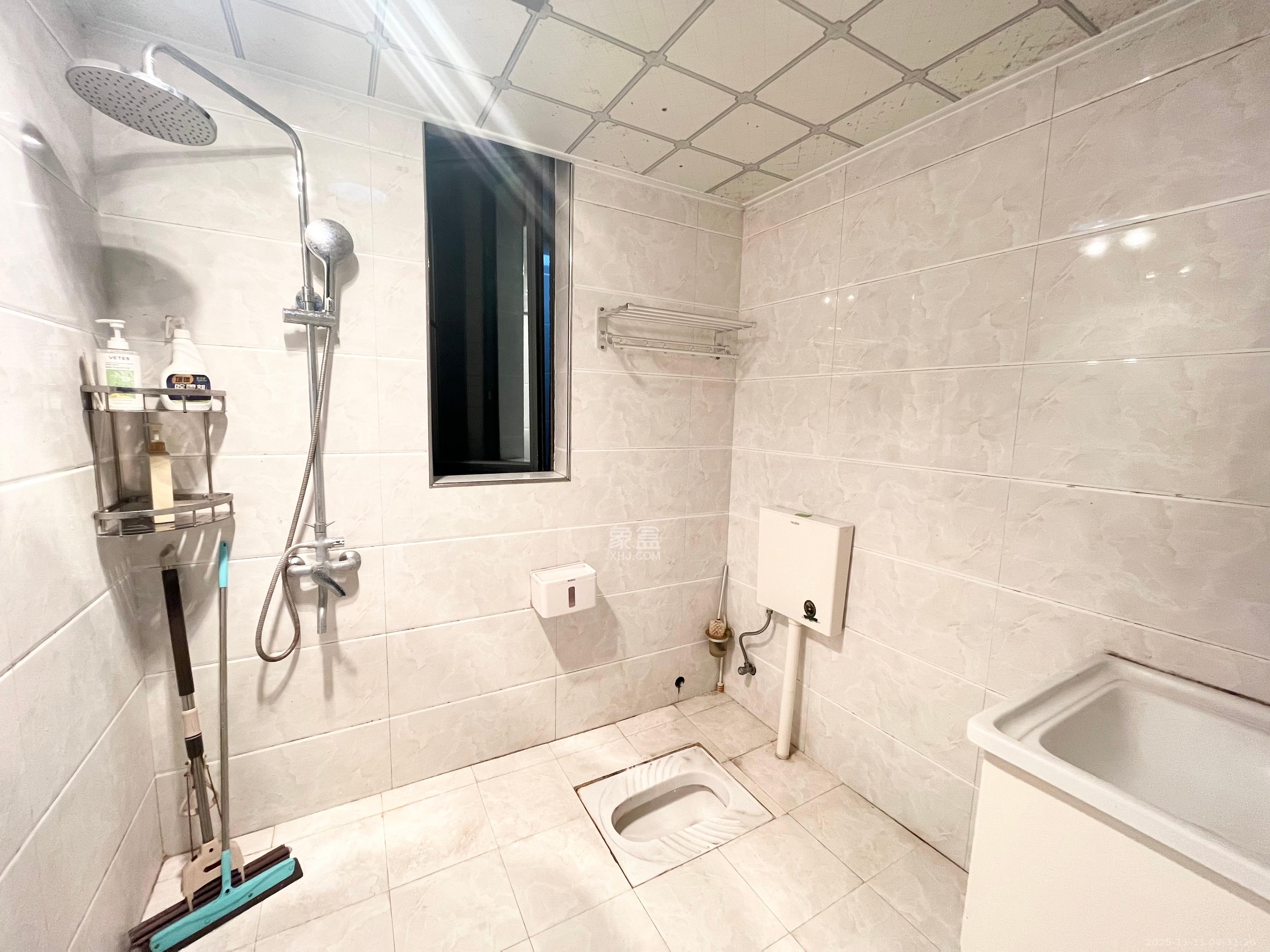 保利麓谷林语C区 2室2厅1卫 2300.0元/月 保利麓谷林语C区 2室2厅1卫 2300.0元/月室内图