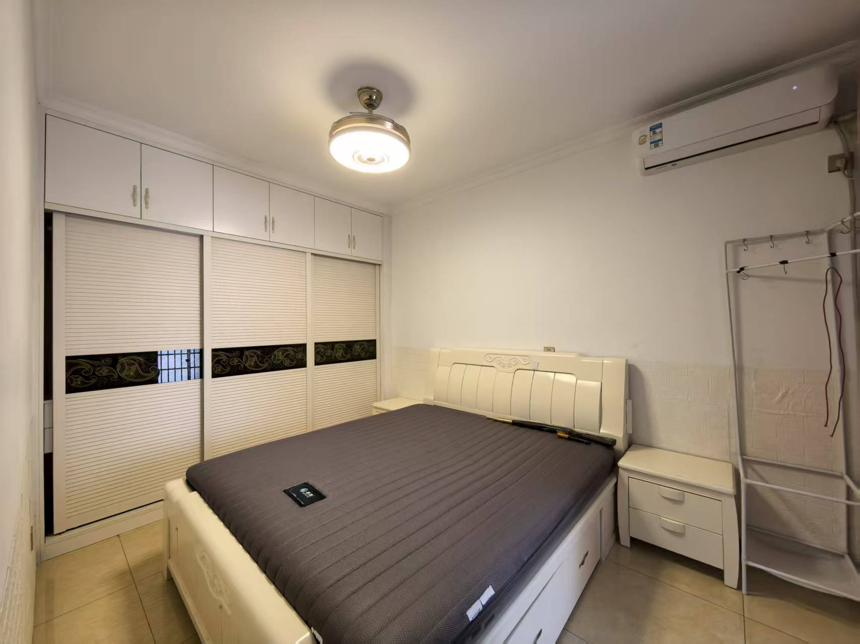 盛世时代广场 2室2厅1卫 1800.0元/月 盛世时代广场 2室2厅1卫 1800.0元/月室内图