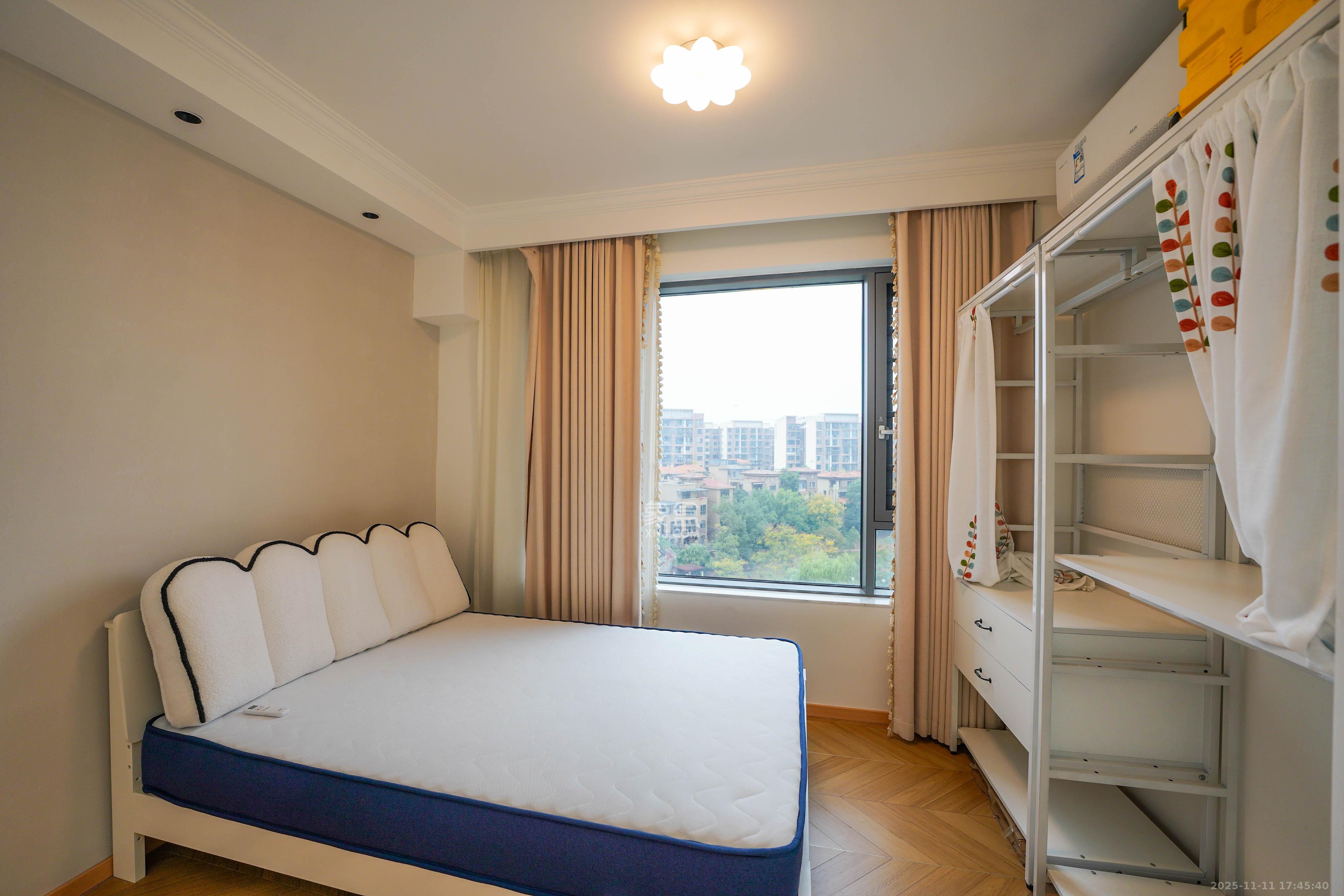 橘郡礼顿山 2室2厅1卫 50.0万 橘郡礼顿山 2室2厅1卫 50.0万卧室