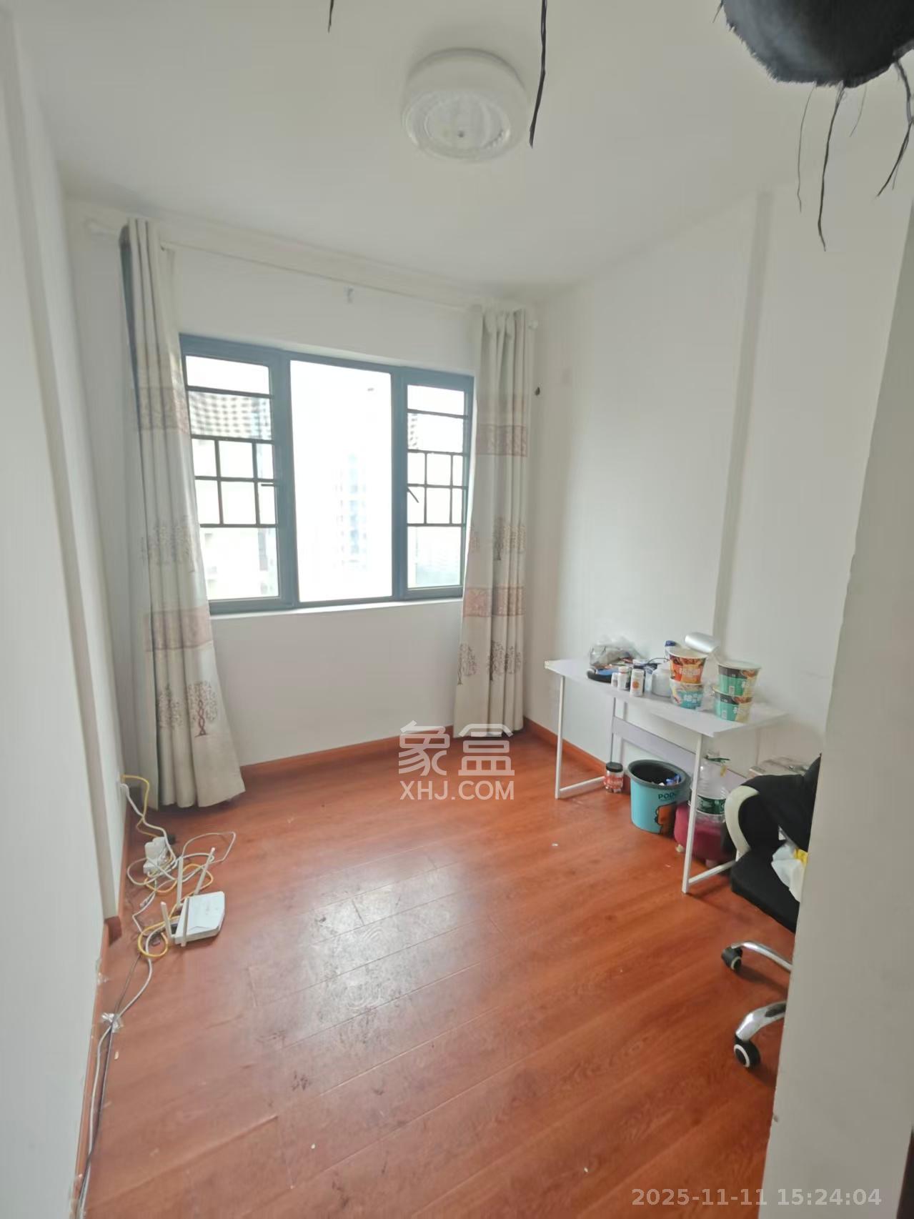 长房云时代  4室2厅2卫    3100.0元/月室内图