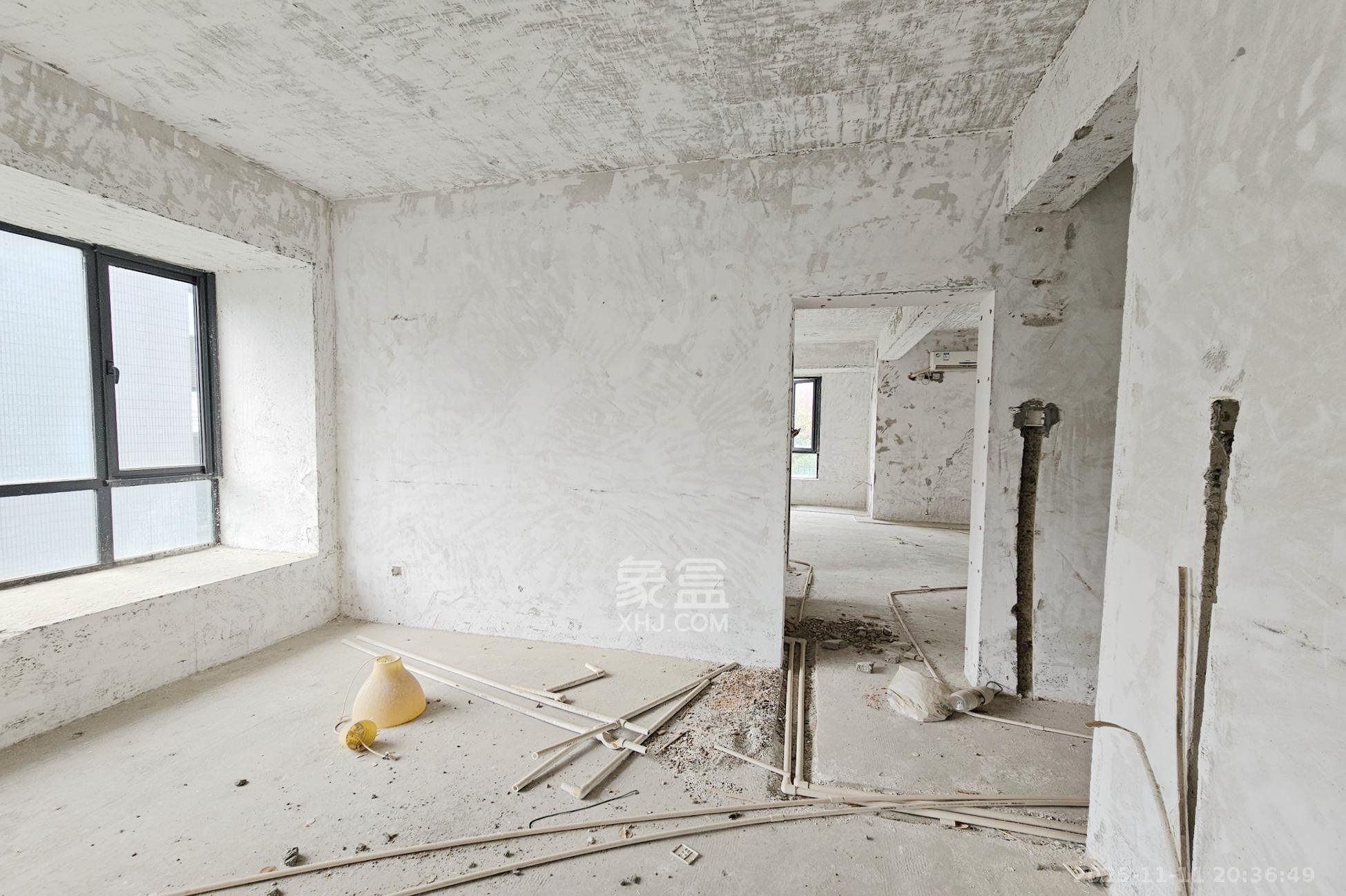 茂华国际湘  5室2厅2卫    180.0万卧室