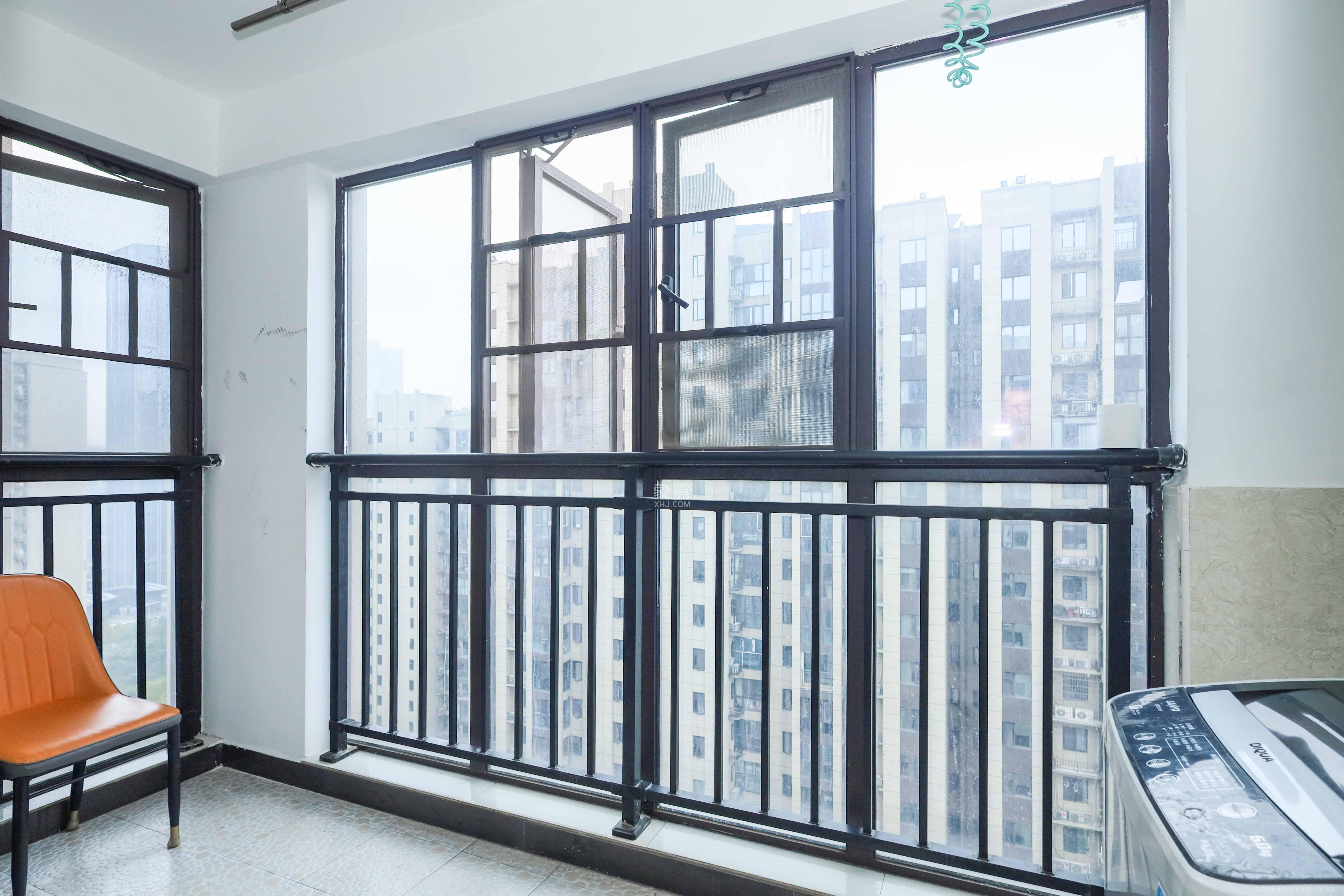 中国铁建梅溪青秀二期 3室2厅2卫 118.0万 中国铁建梅溪青秀二期 3室2厅2卫 118.0万阳台