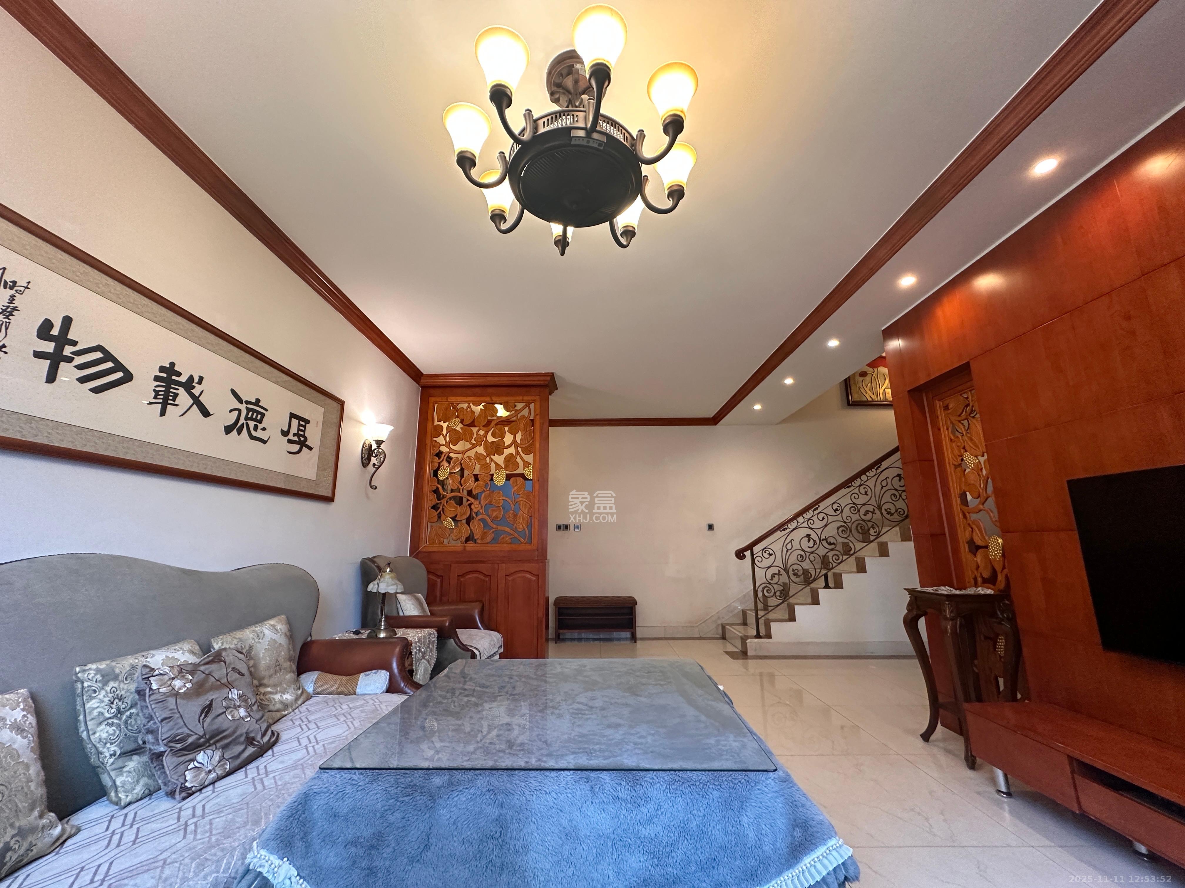 君临天厦  4室2厅2卫    8000.0元/月室内图