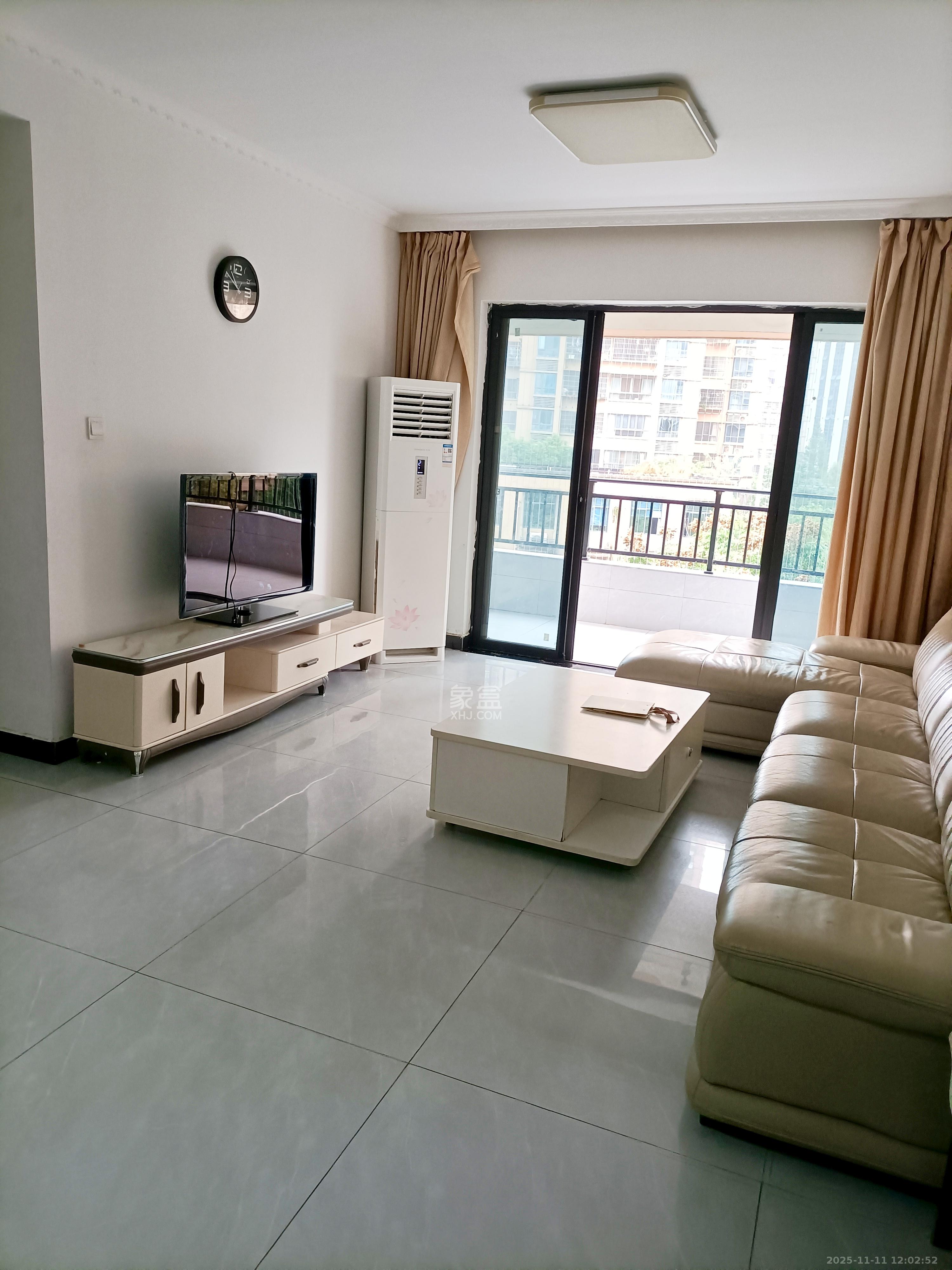 新新花园  4室2厅2卫    2600.0元/月