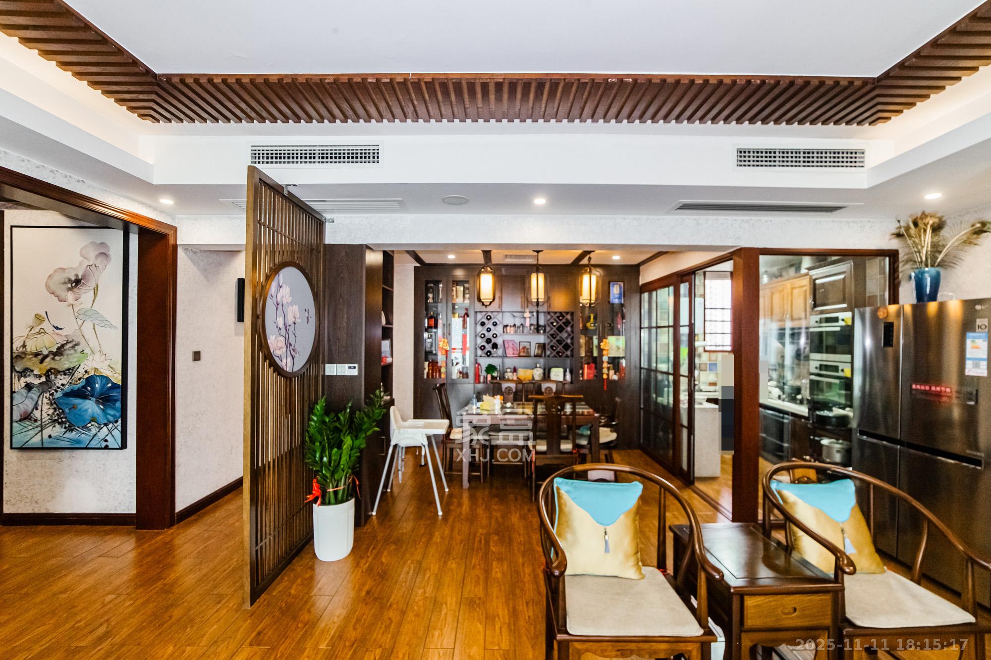 北辰定江洋 3室2厅2卫 550.0万 北辰定江洋 3室2厅2卫 550.0万客厅