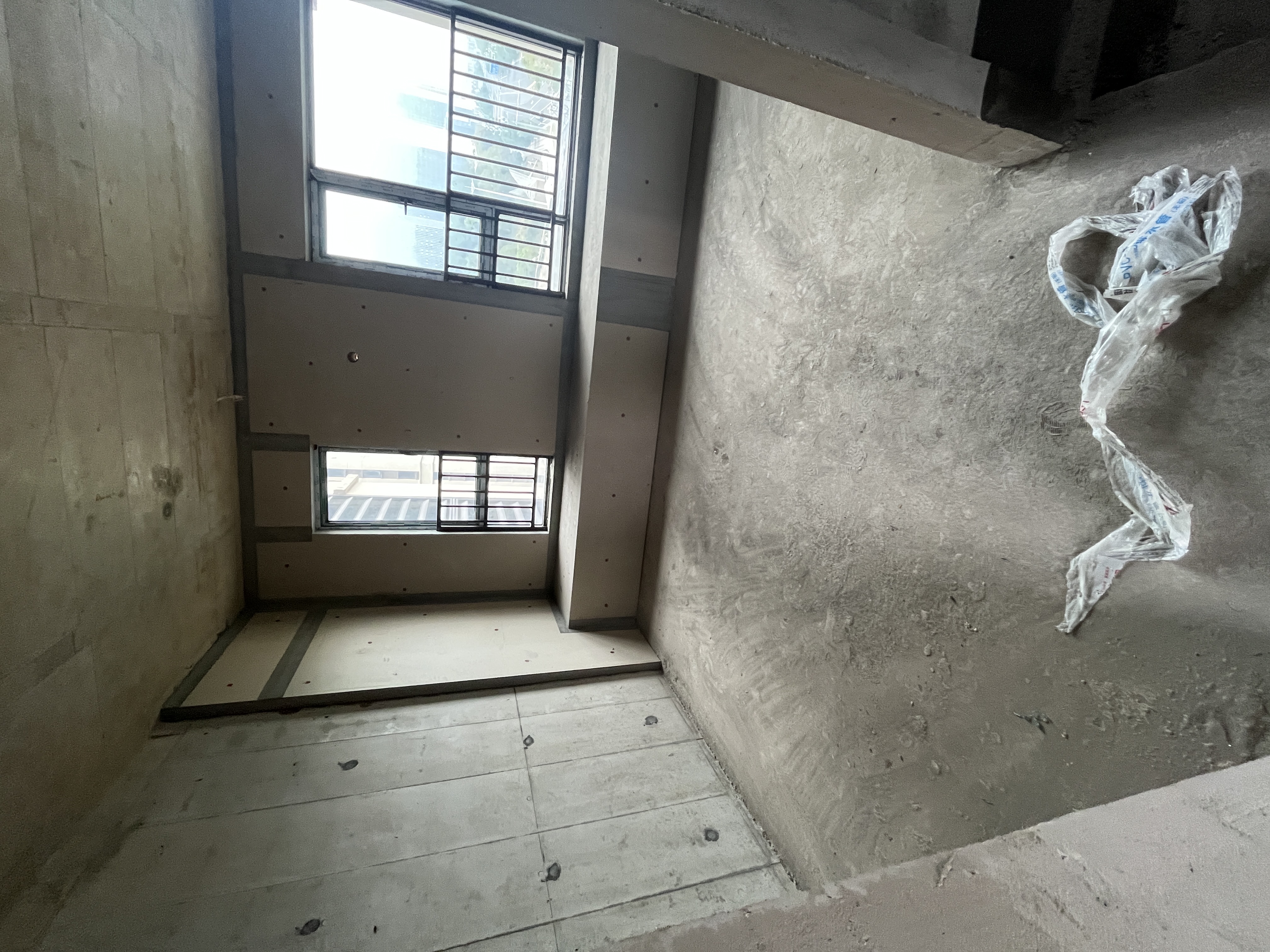 中泰天境  4室2厅2卫    89.0万客厅