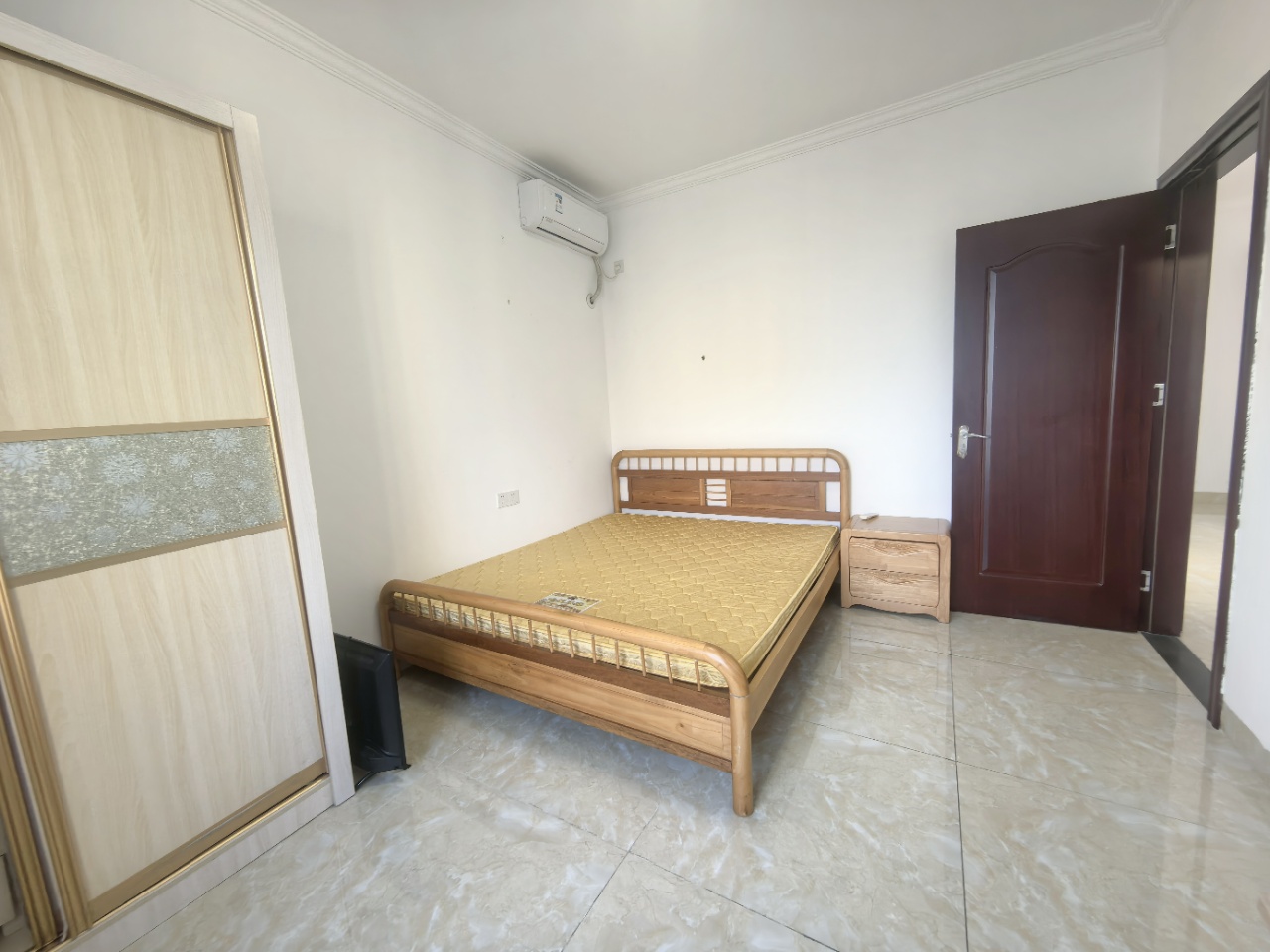 颐养公社阳光城  1室2厅1卫    88.0万室内图