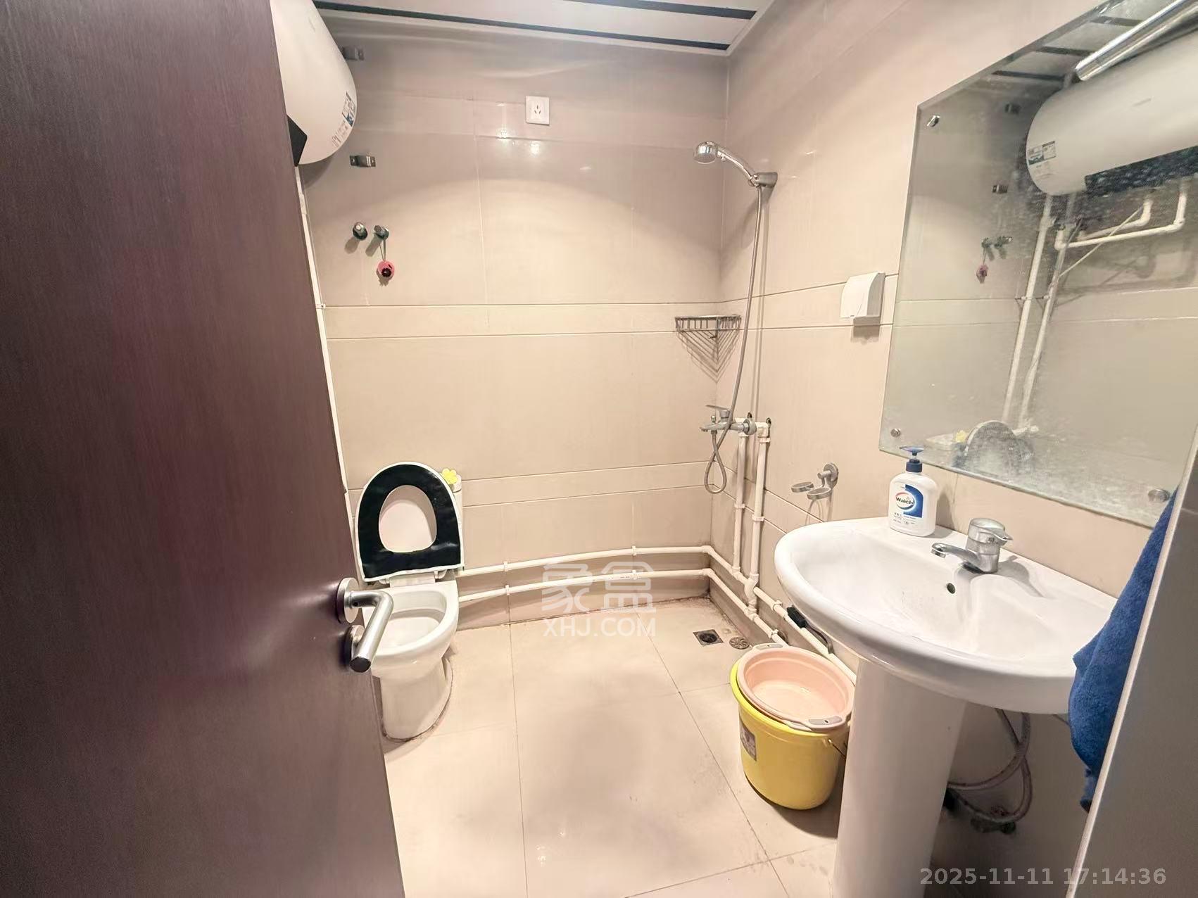 标志商务中心  1室1厅1卫    1500.0元/月室内图