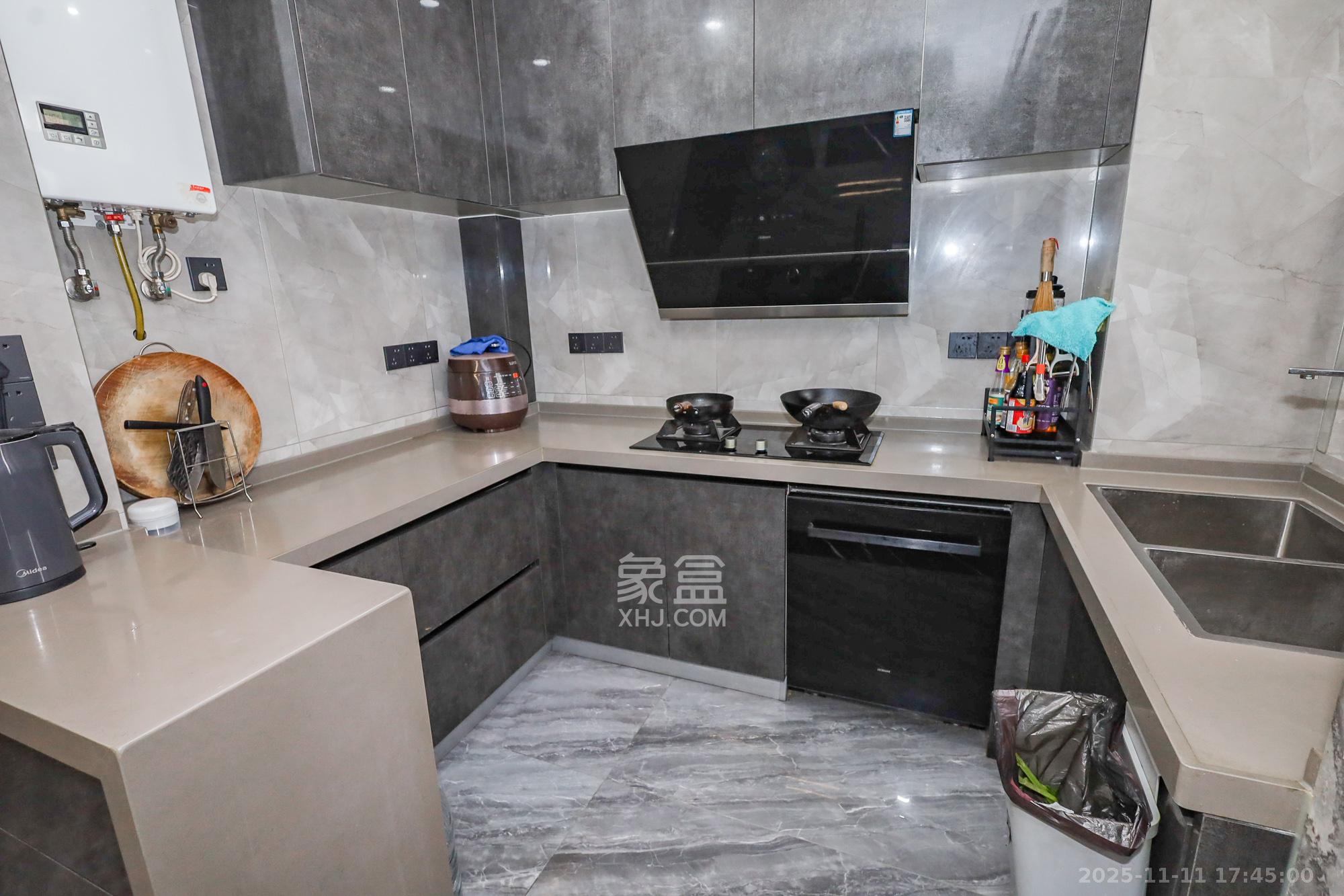 阳光丽城二期 4室2厅2卫 188.0万 阳光丽城二期 4室2厅2卫 188.0万厨房