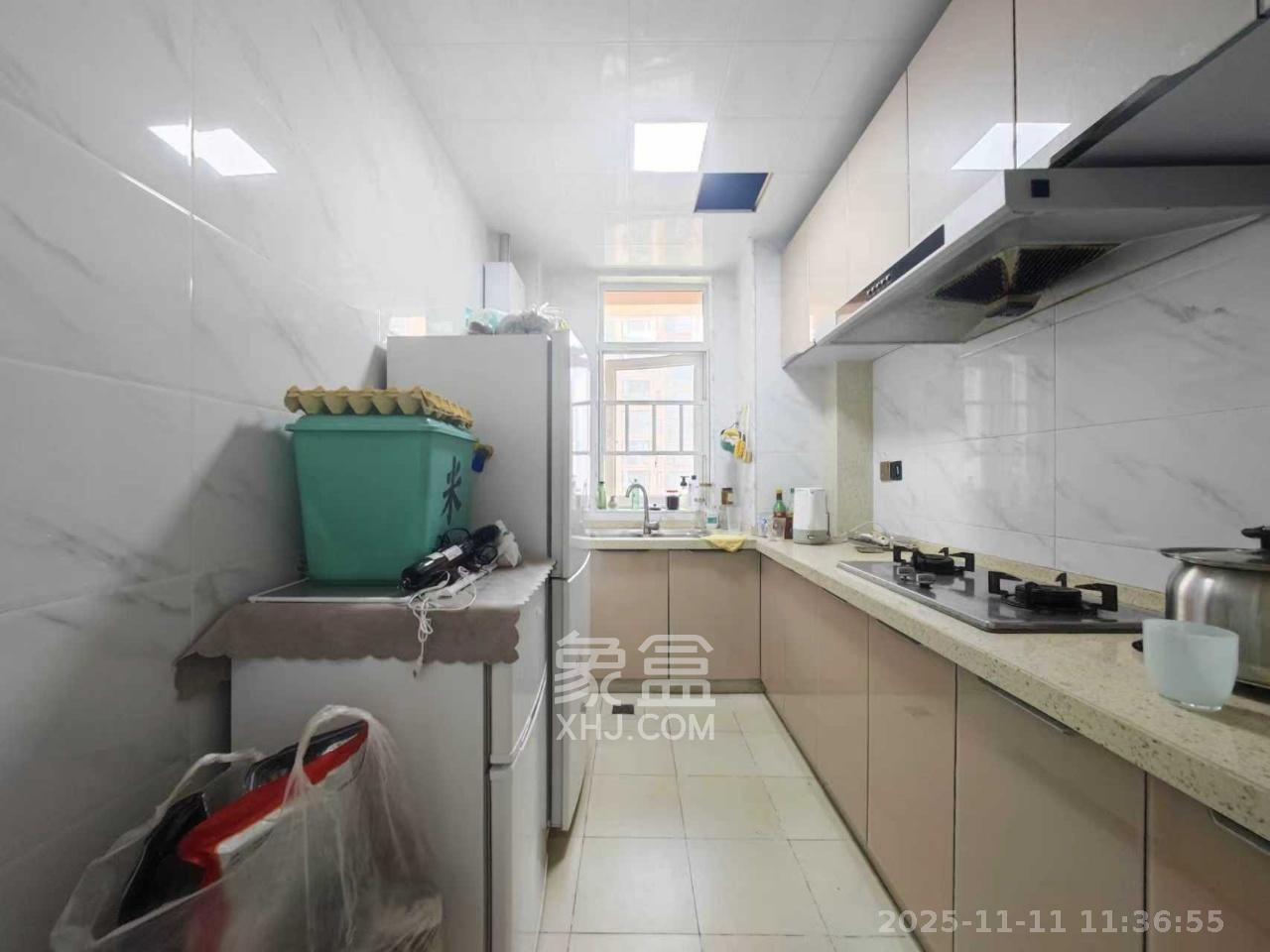 丽发新城  2室1厅1卫    1800.0元/月室内图