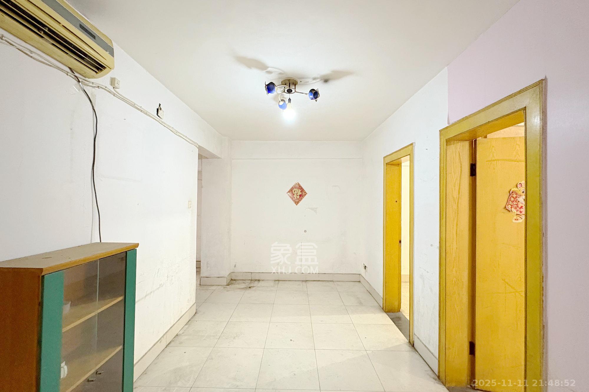 通泰街商居楼  3室1厅1卫    55.0万客厅