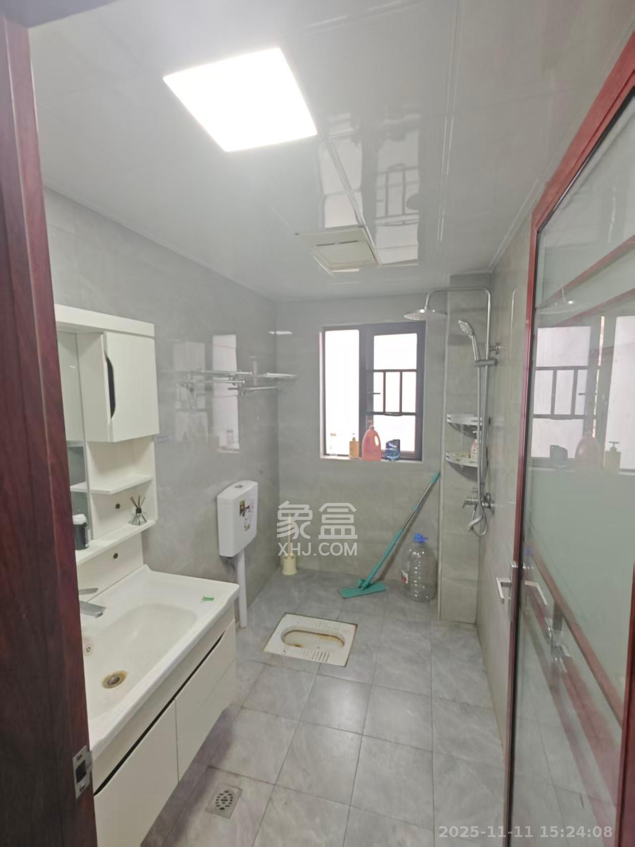 长房云时代  4室2厅2卫    3100.0元/月室内图