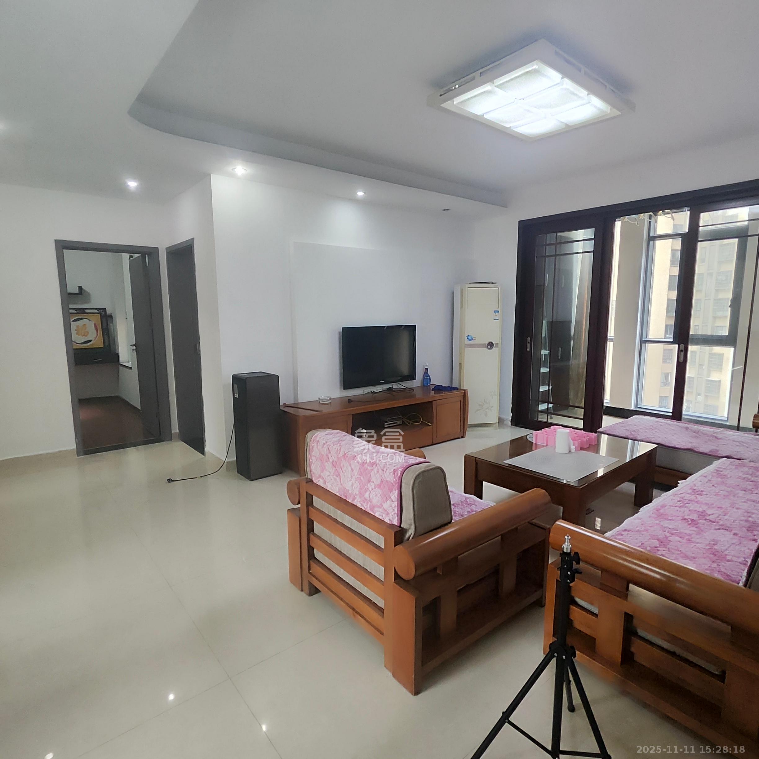 爱琴海岸  3室2厅2卫    2600.0元/月