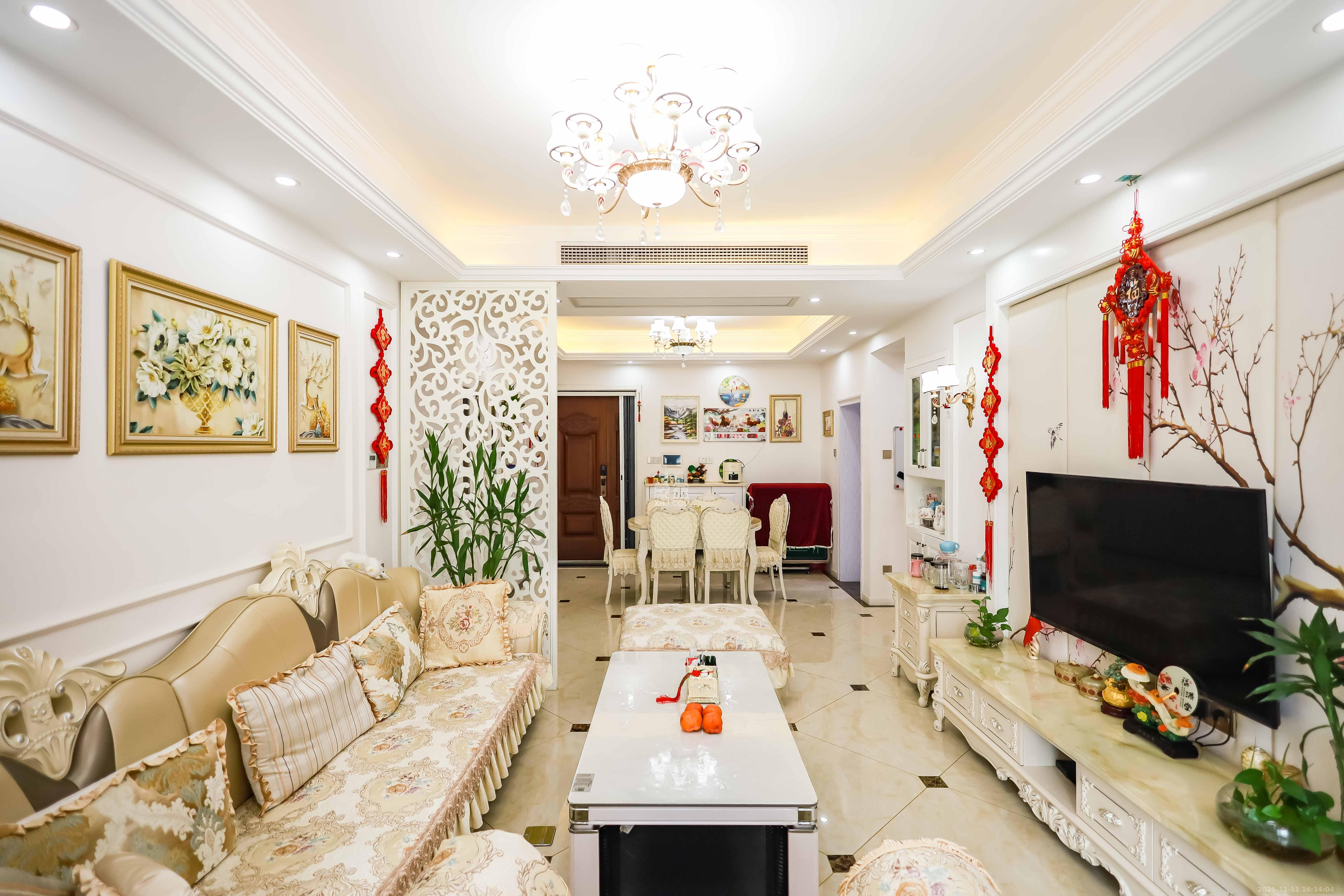 万象府台  3室2厅2卫    238.0万客厅