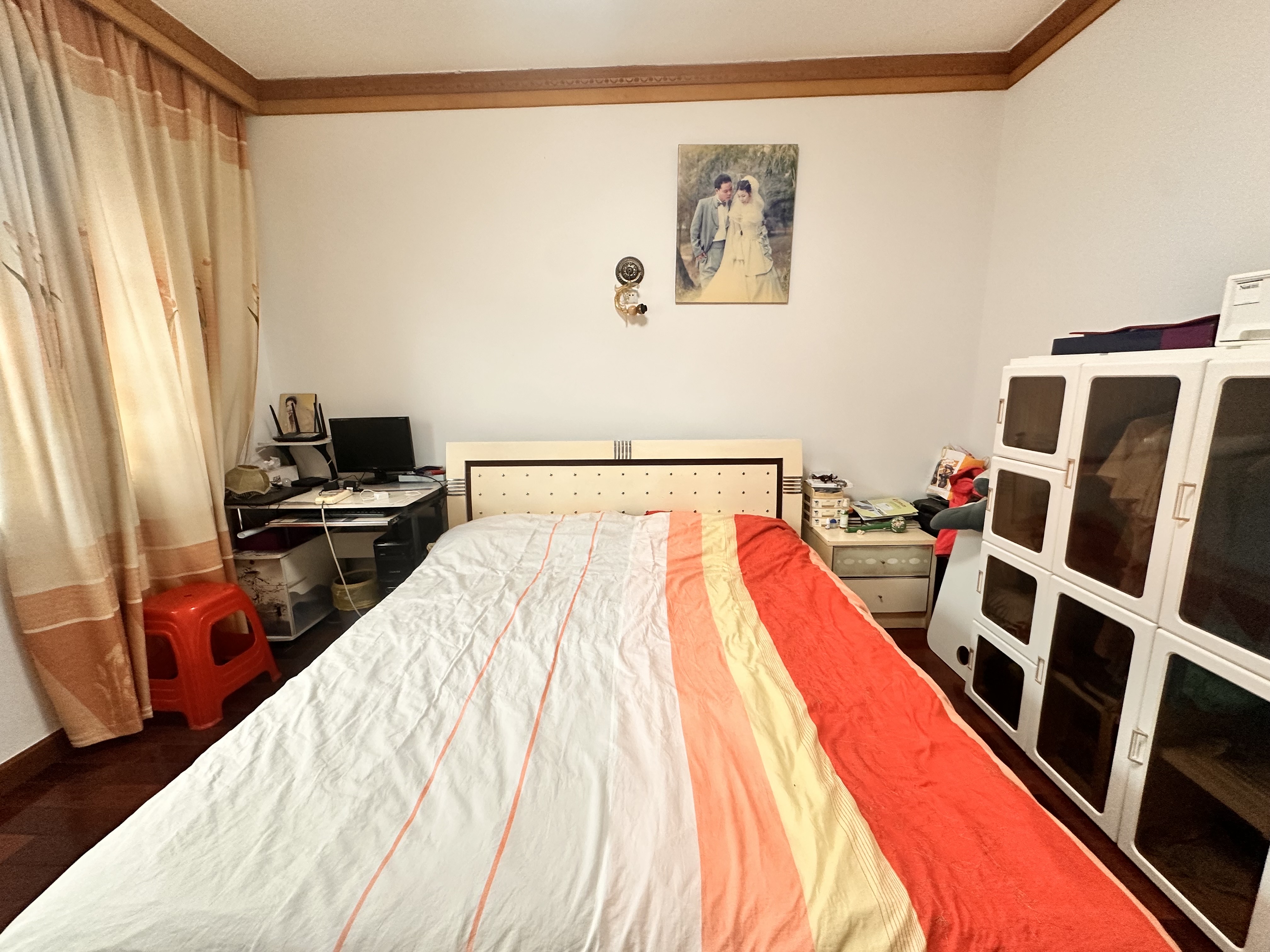 百花大厦  4室2厅2卫    38.8万客厅