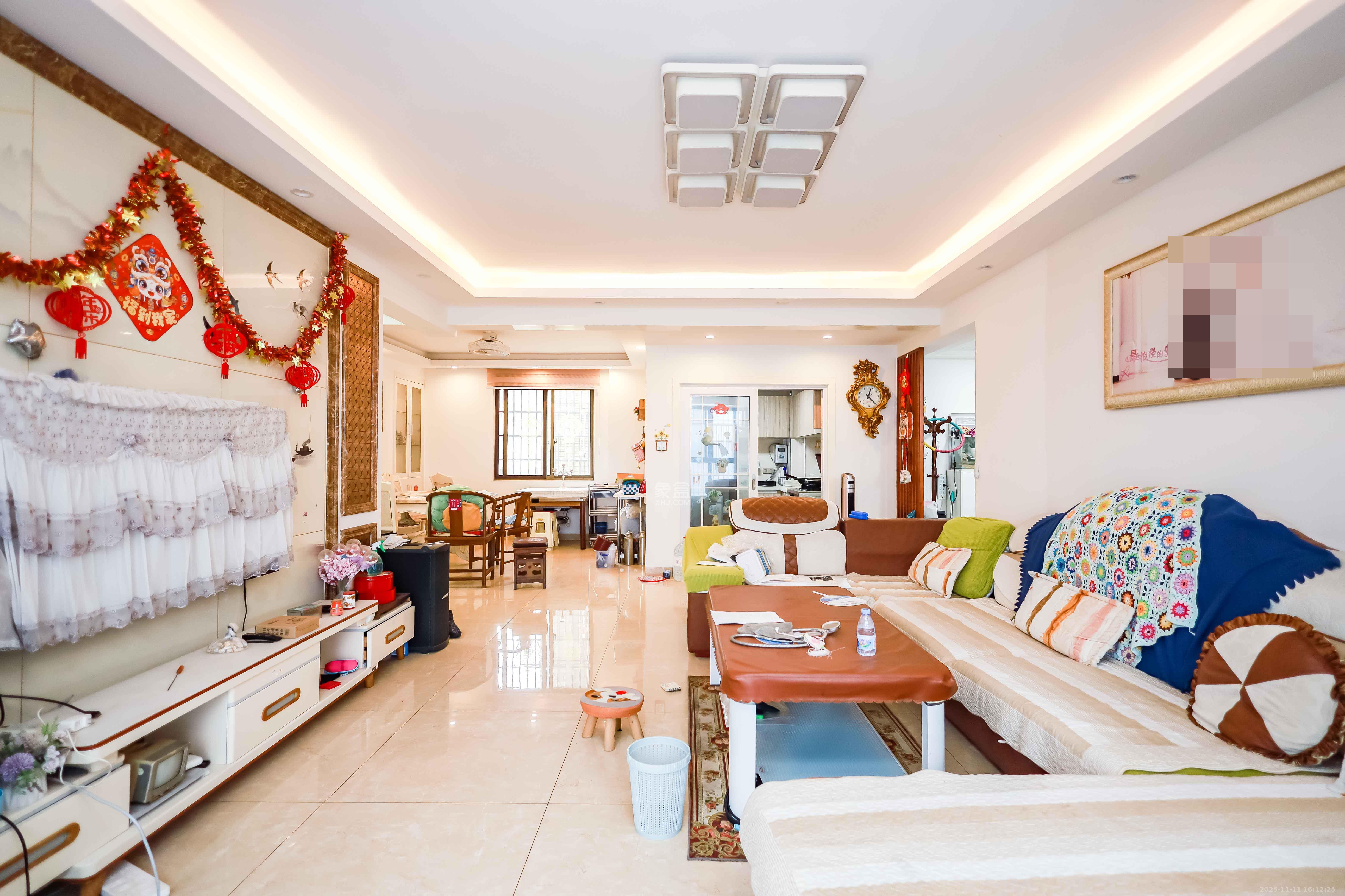 阳光晶城 4室2厅2卫 106.0万 阳光晶城 4室2厅2卫 106.0万客厅