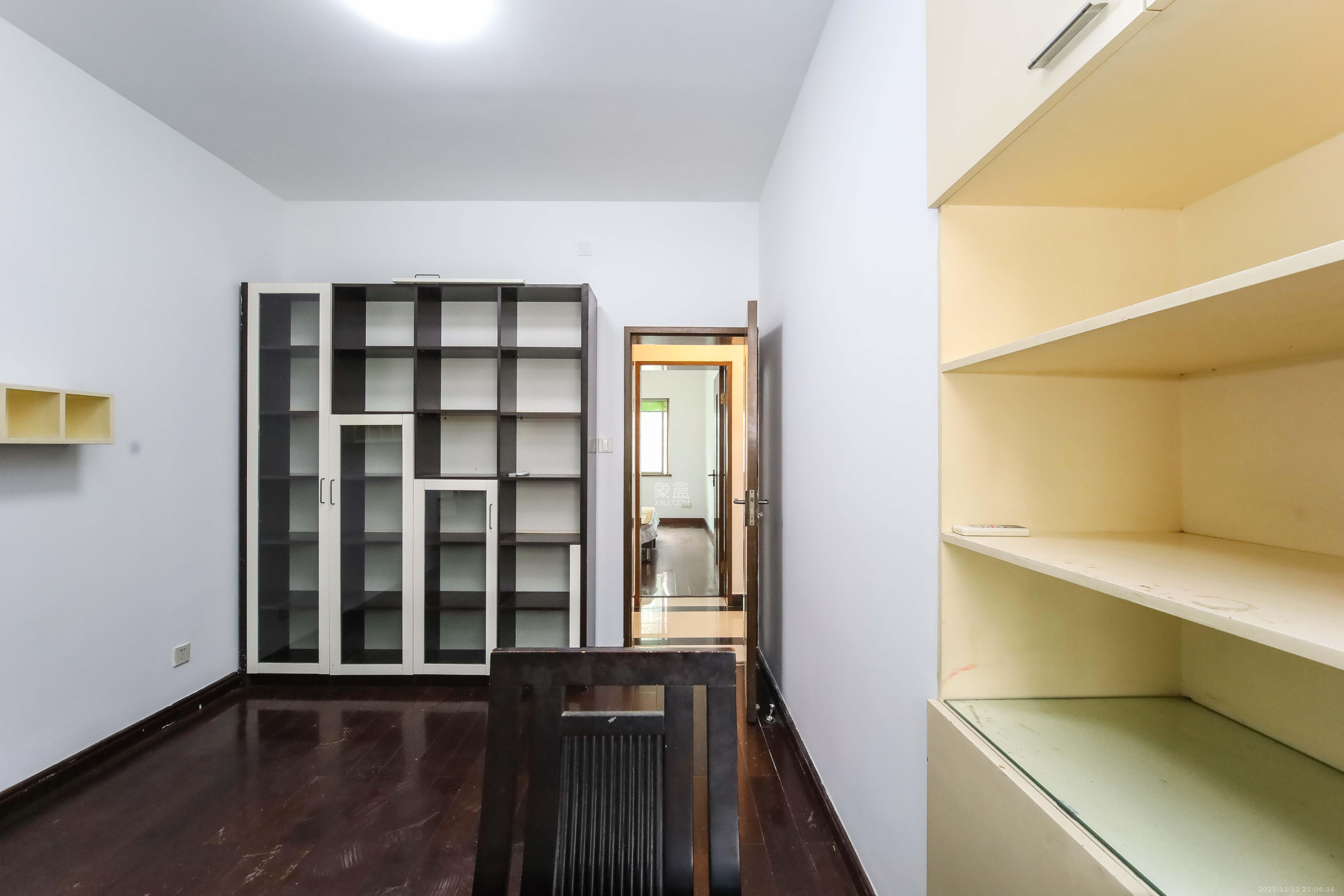 长沙市邮政宿舍(古汉邮局宿舍) 4室2厅2卫 92.8万 长沙市邮政宿舍(古汉邮局宿舍) 4室2厅2卫 92.8万卧室