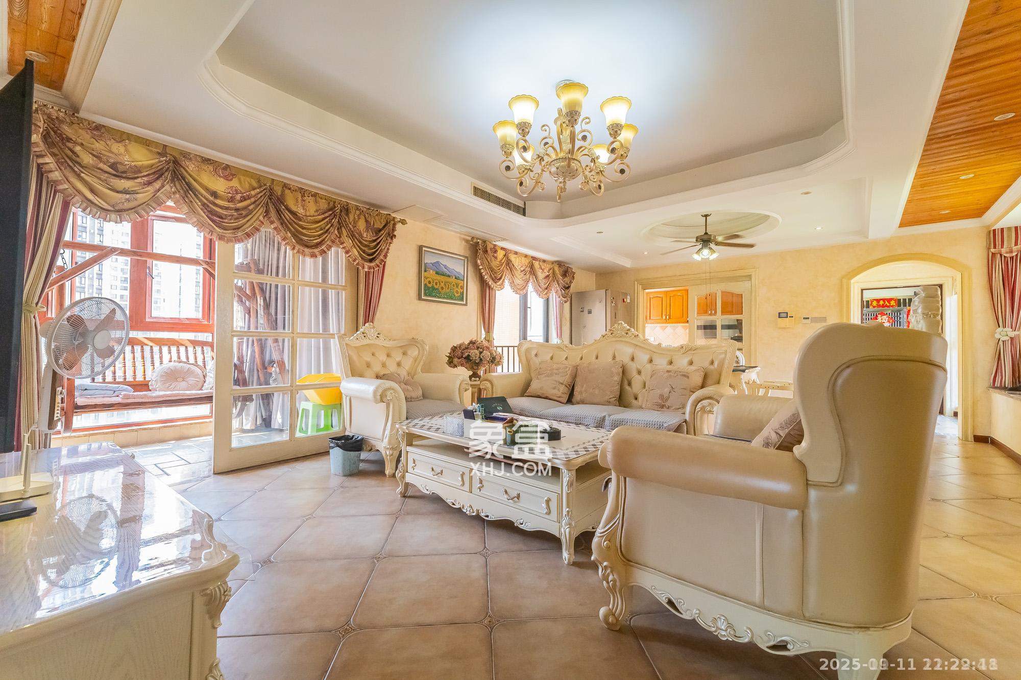 华润凤凰城三期  4室2厅2卫    5000.0元/月